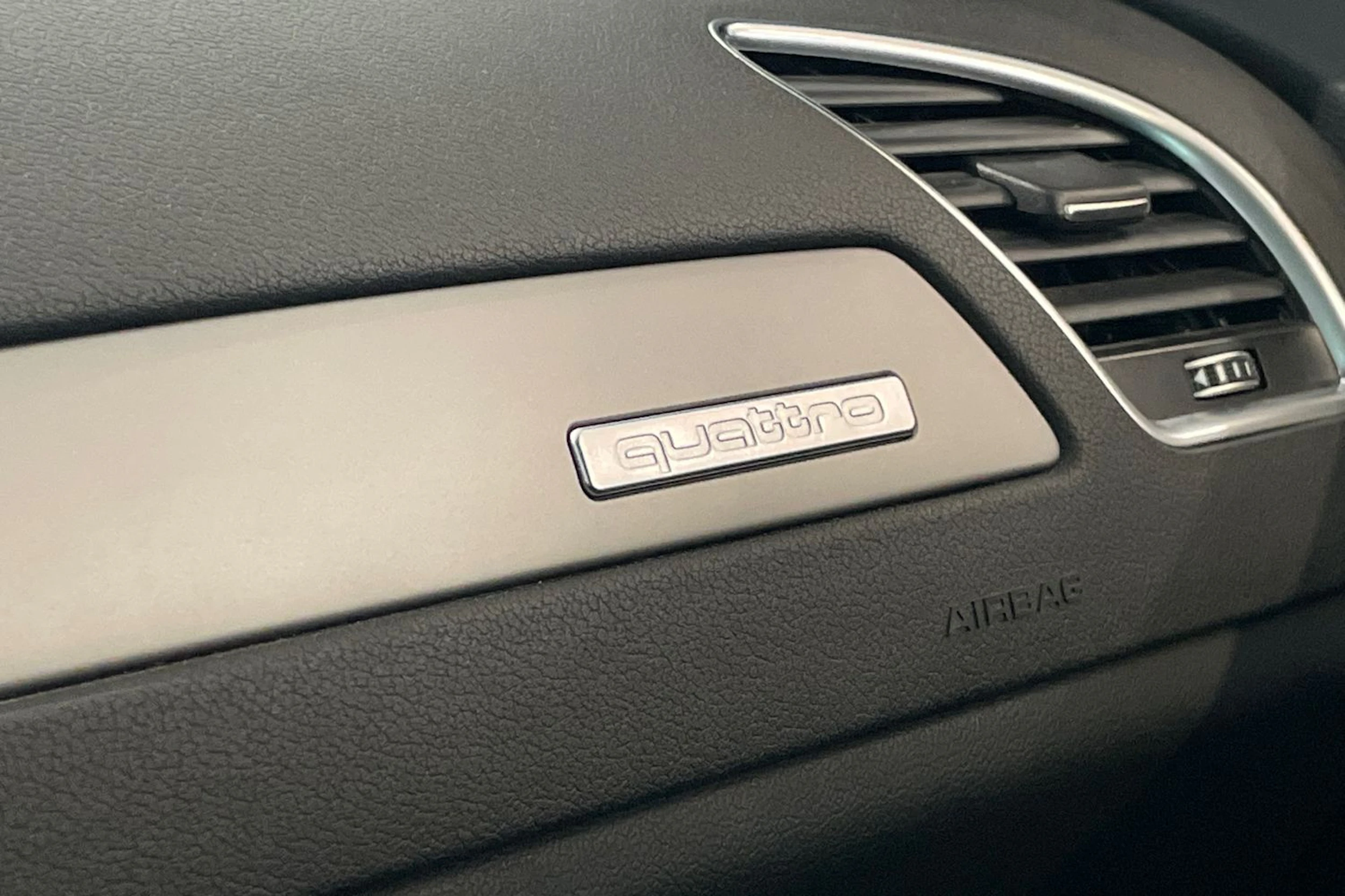 Valkoinen Audi A4 2013 kuva 18.
