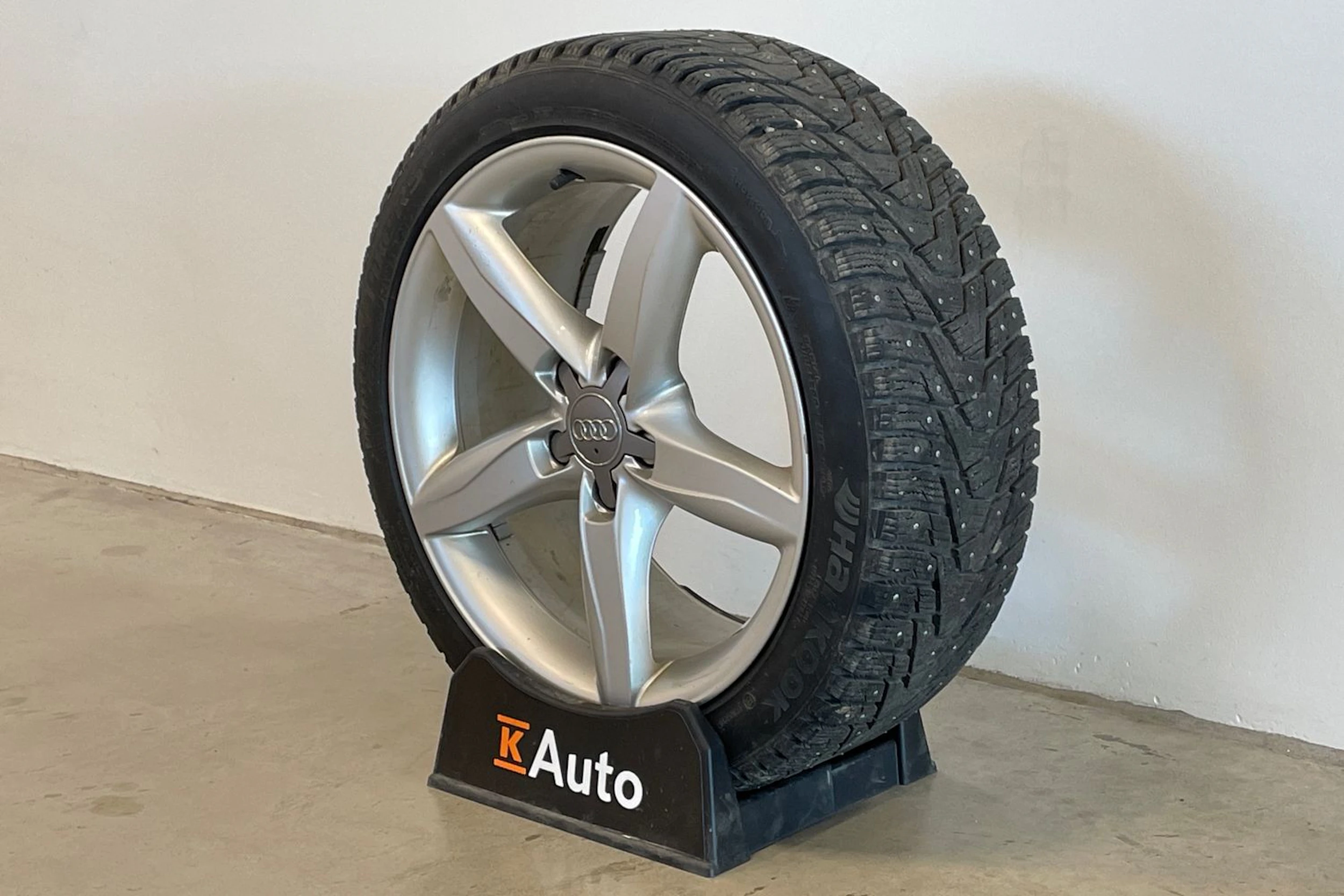 met. sininen Audi A4 2013 kuva 13.