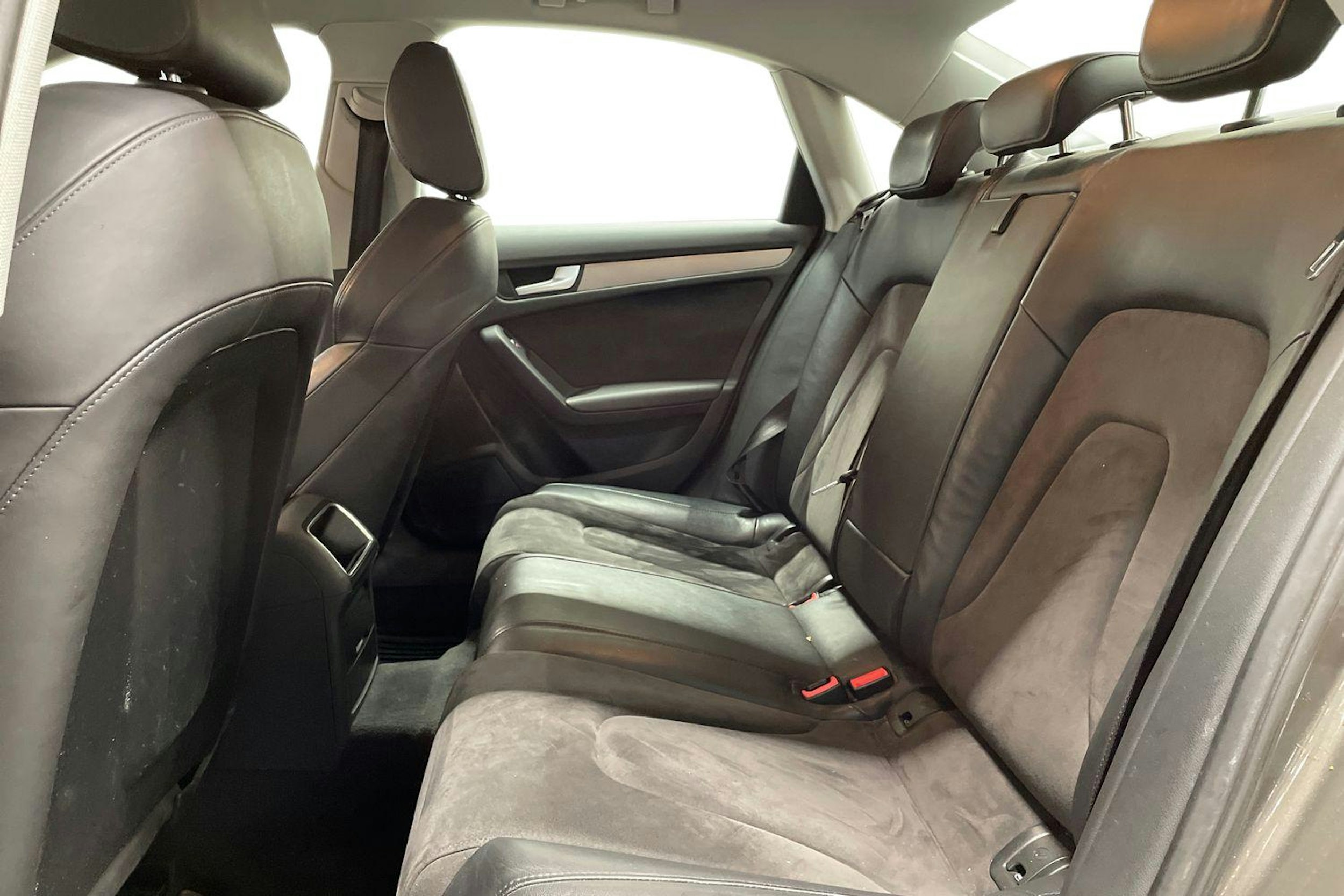 Harmaa Audi A4 2013 kuva 10.