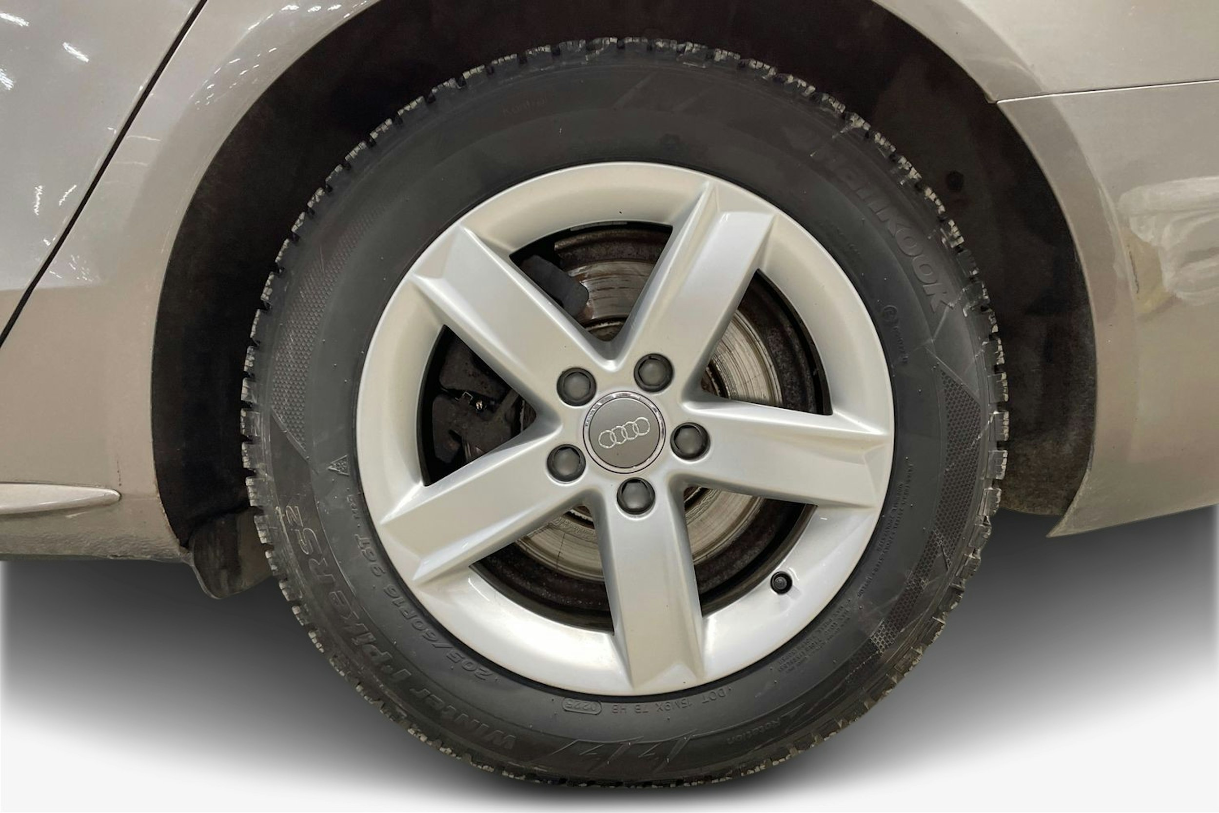 Harmaa Audi A4 2013 kuva 11.