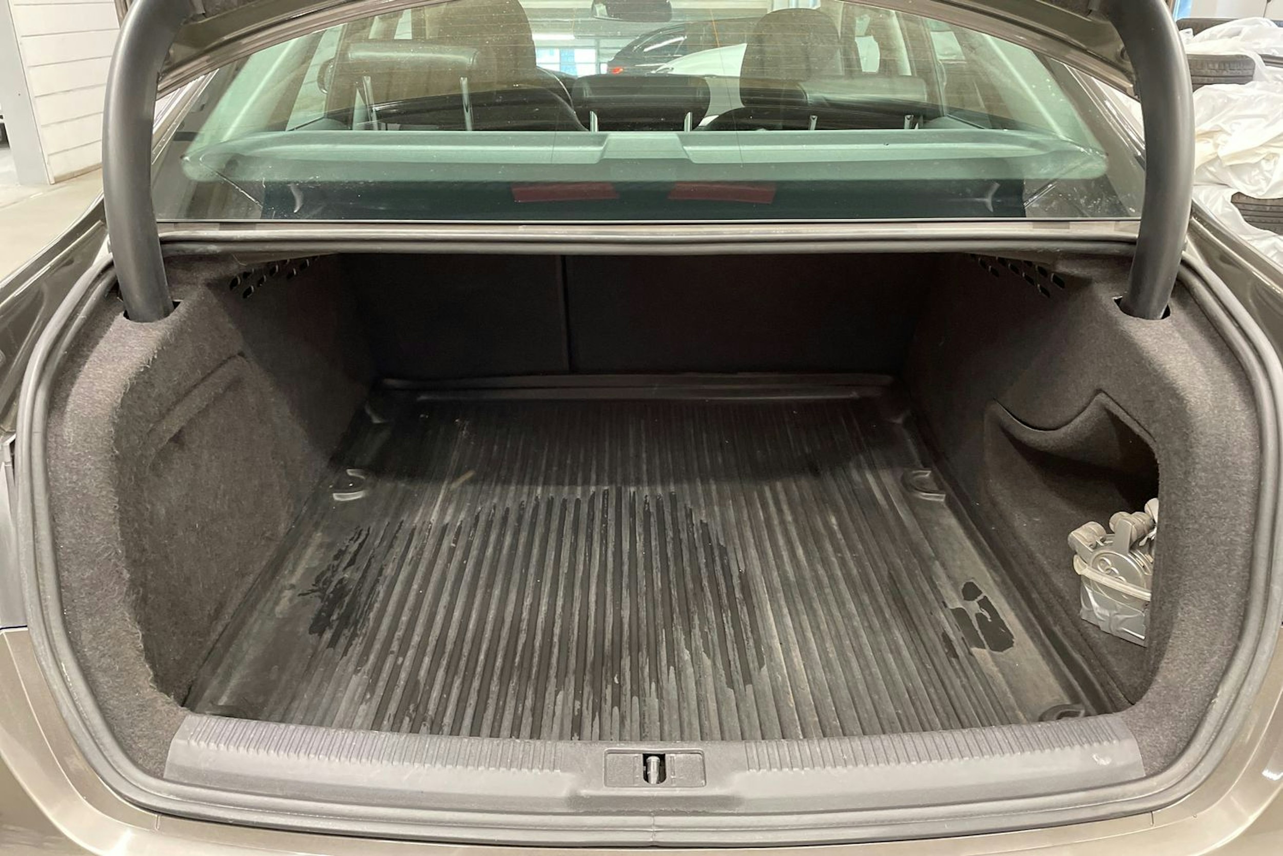 Harmaa Audi A4 2013 kuva 15.