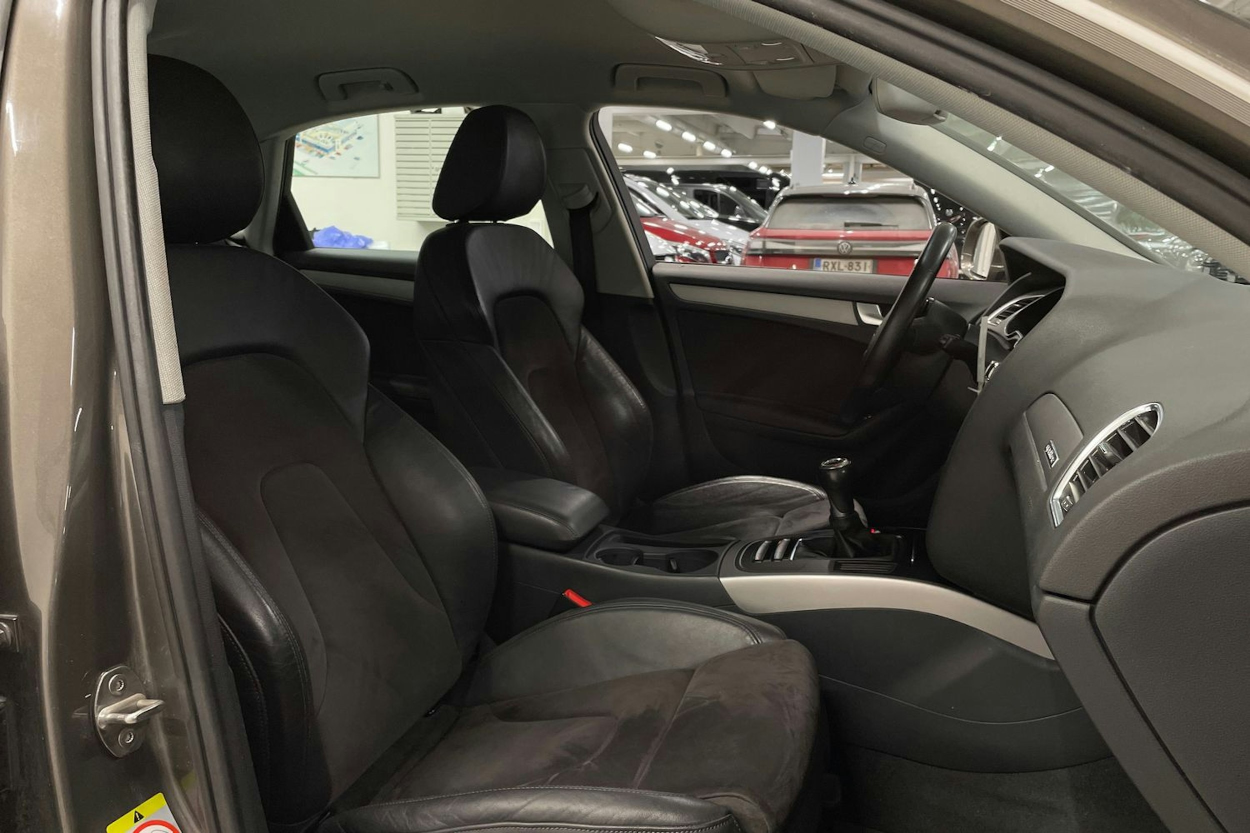 Harmaa Audi A4 2013 kuva 24.