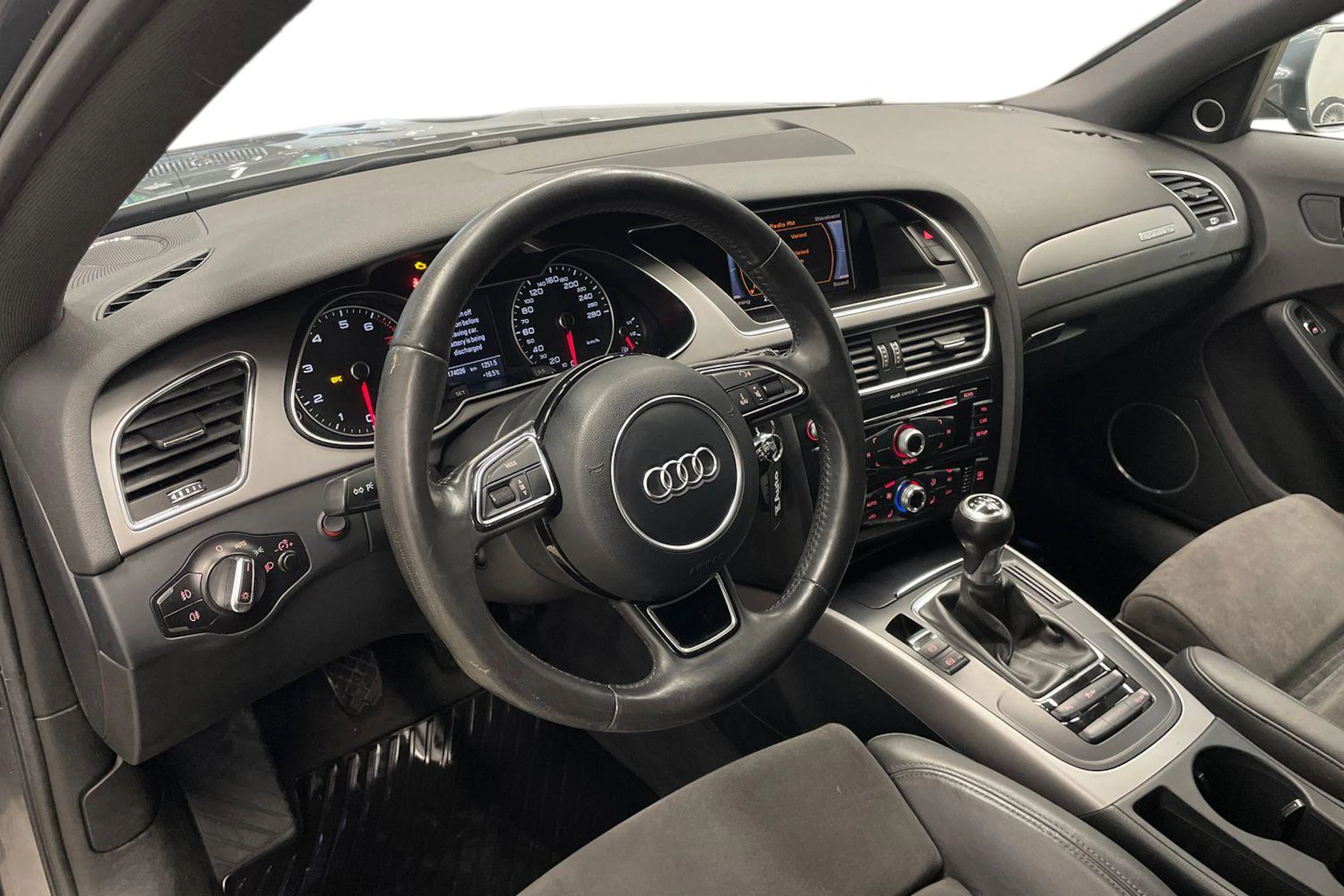 Harmaa Audi A4 2013 kuva 6.