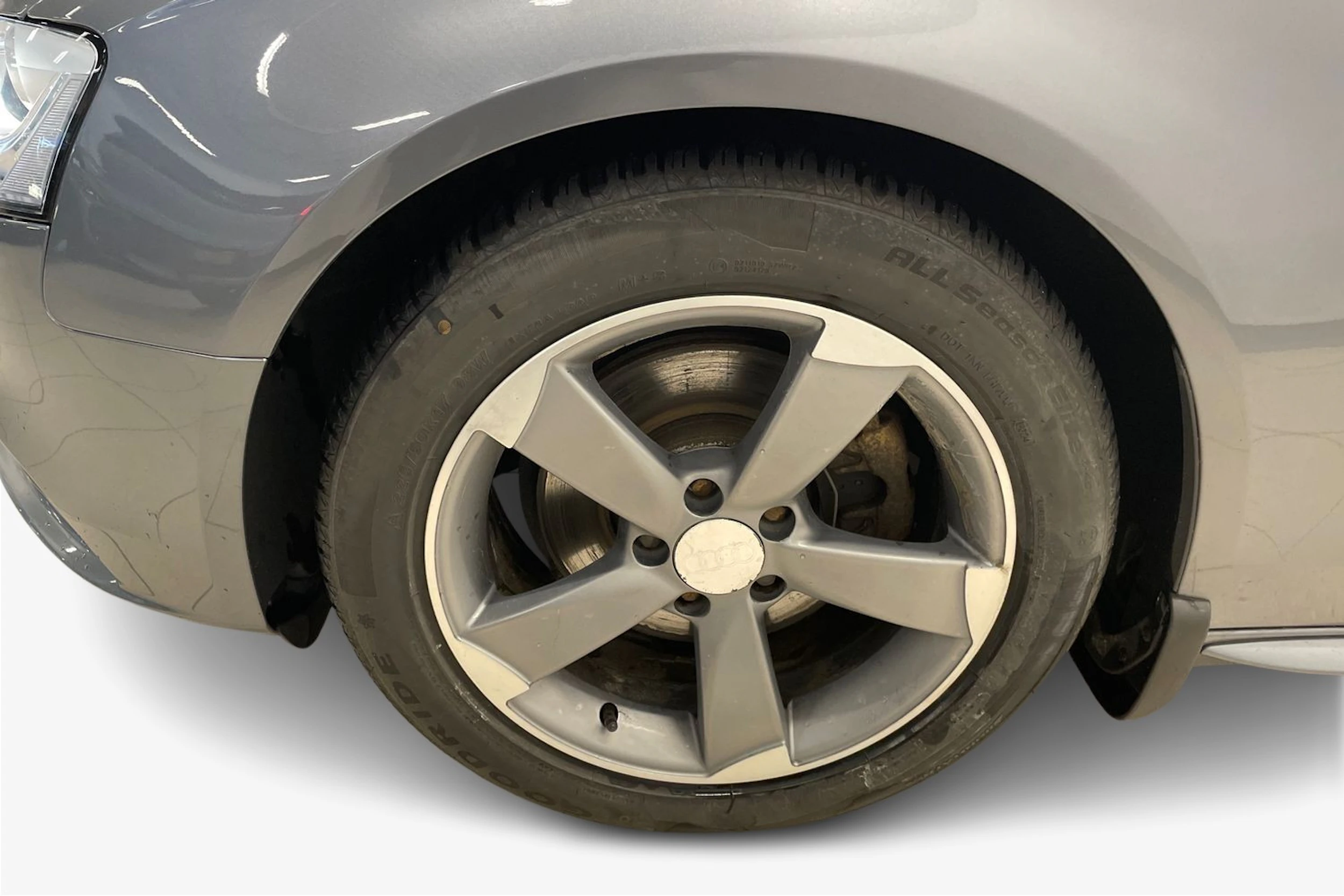 Harmaa Audi A4 2013 kuva 9.