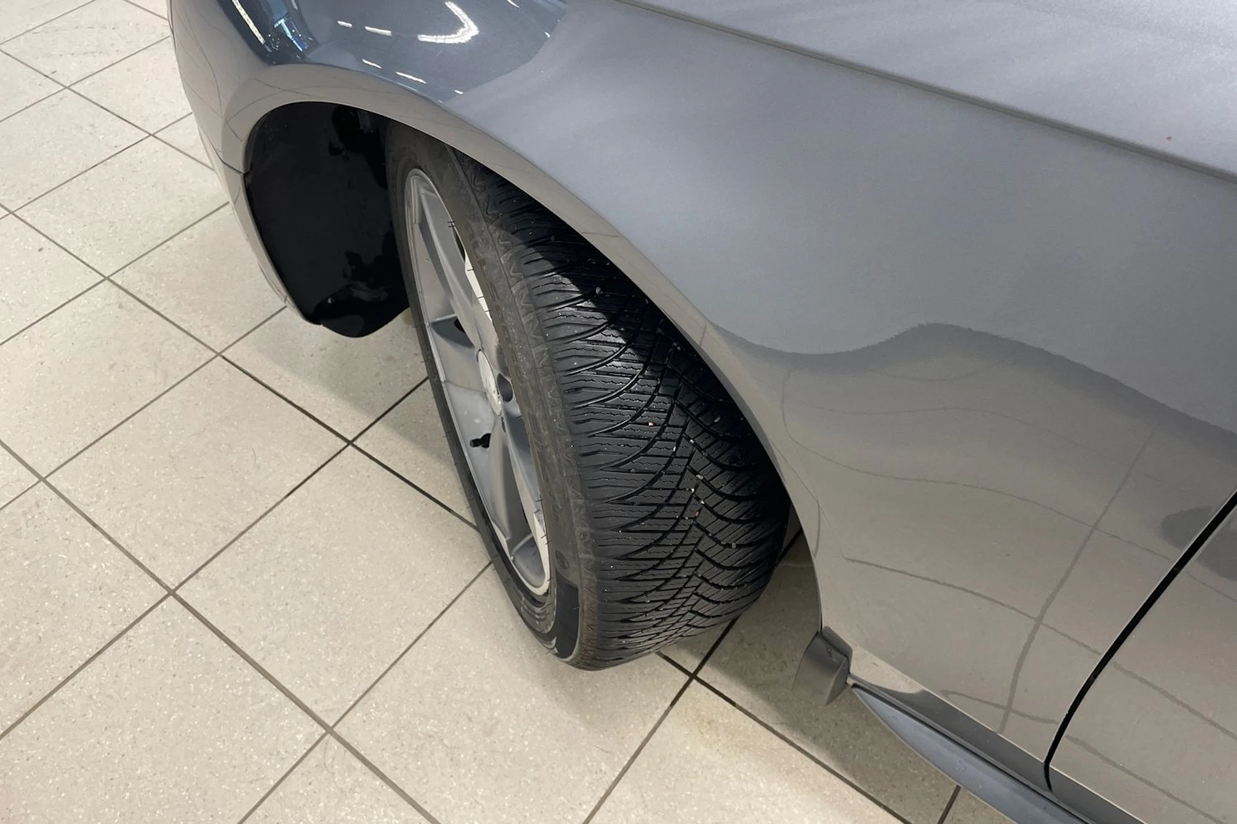 Harmaa Audi A4 2013 kuva 10.