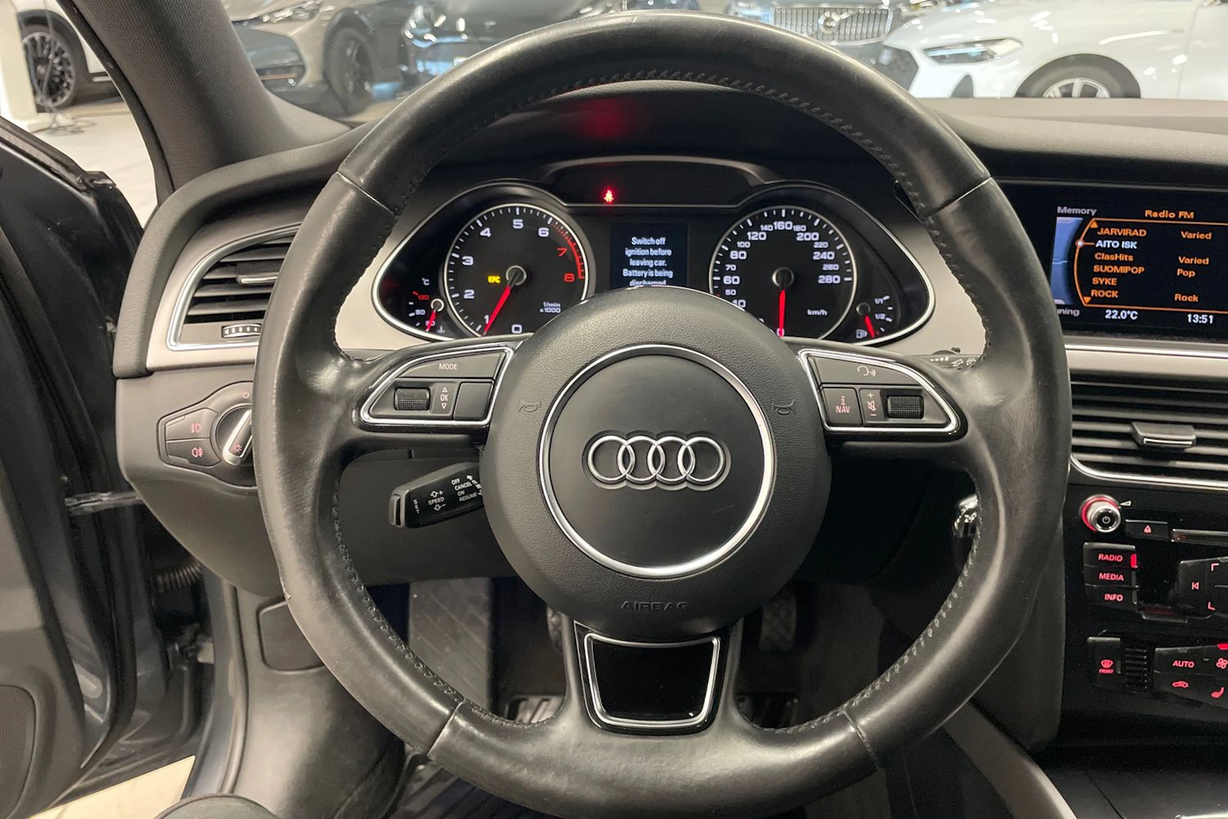 Harmaa Audi A4 2013 kuva 11.