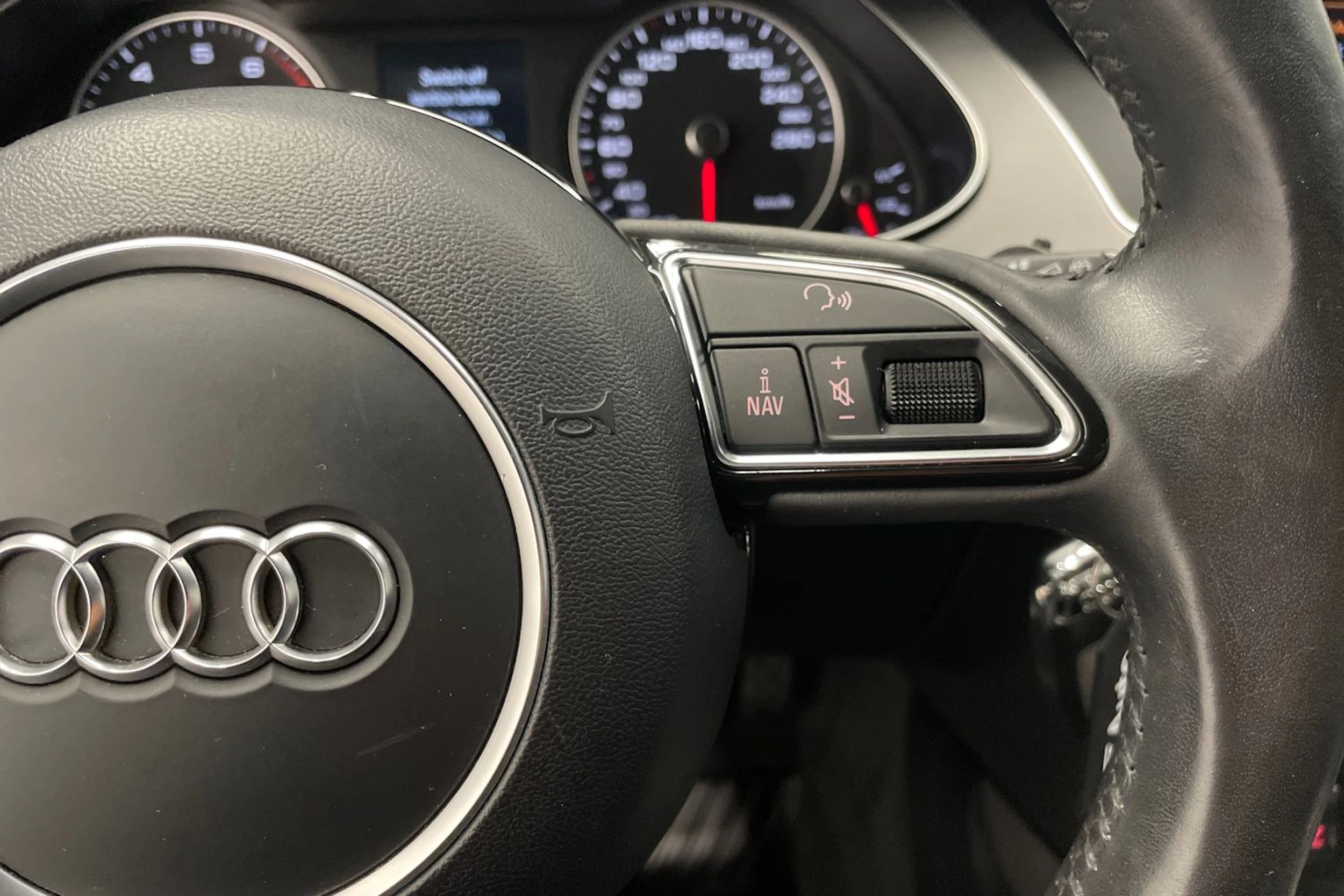 Harmaa Audi A4 2013 kuva 12.