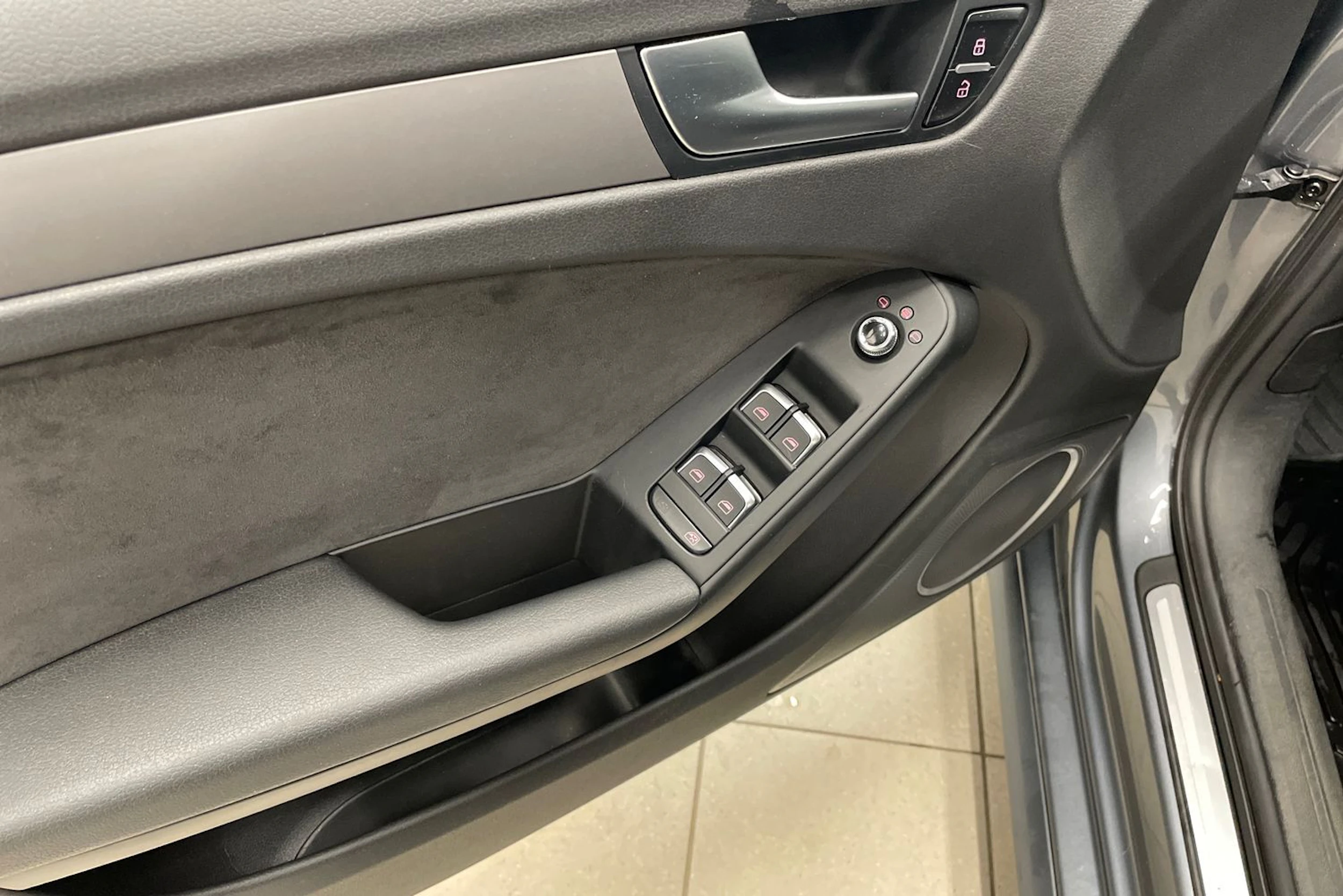 Harmaa Audi A4 2013 kuva 15.