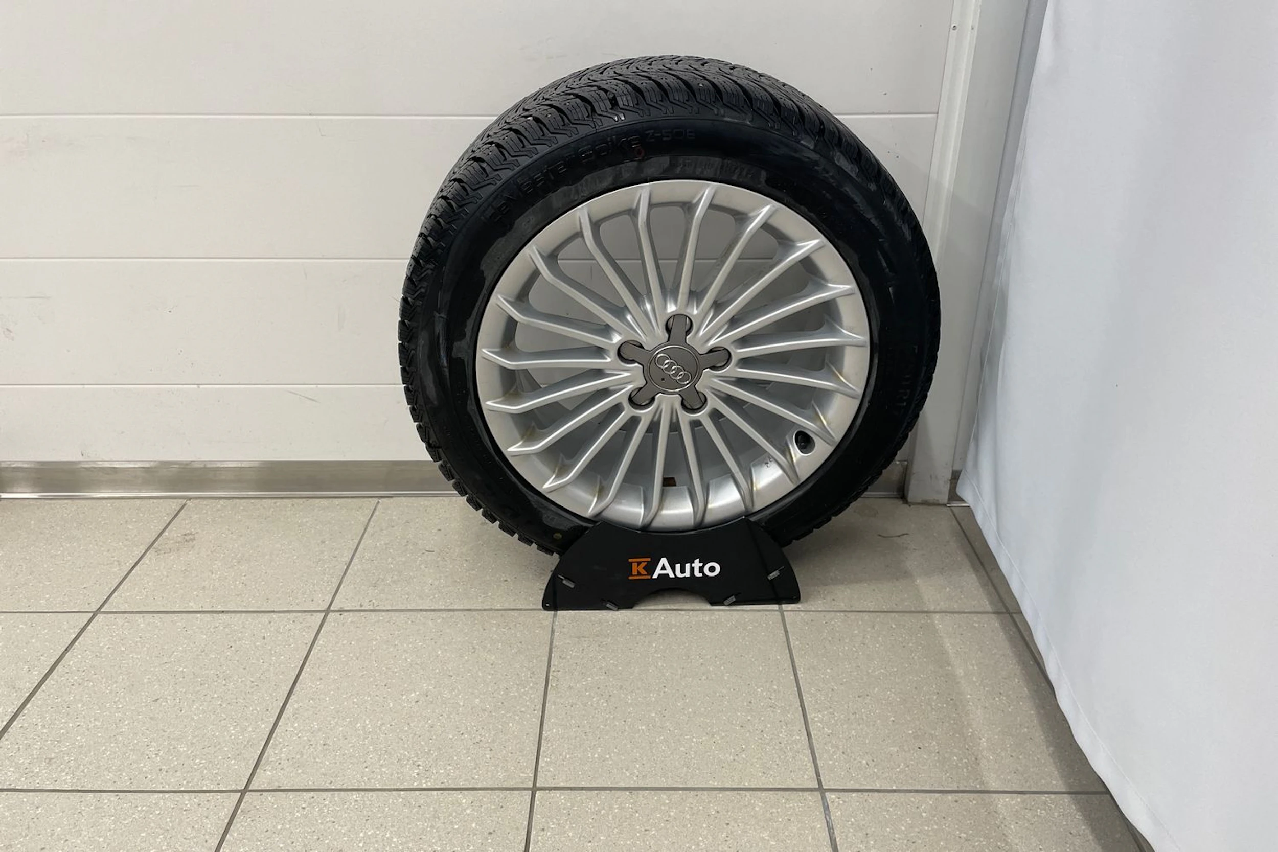 Harmaa Audi A4 2013 kuva 17.