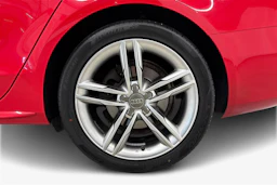 punainen Audi A4 2013 kuva 9.