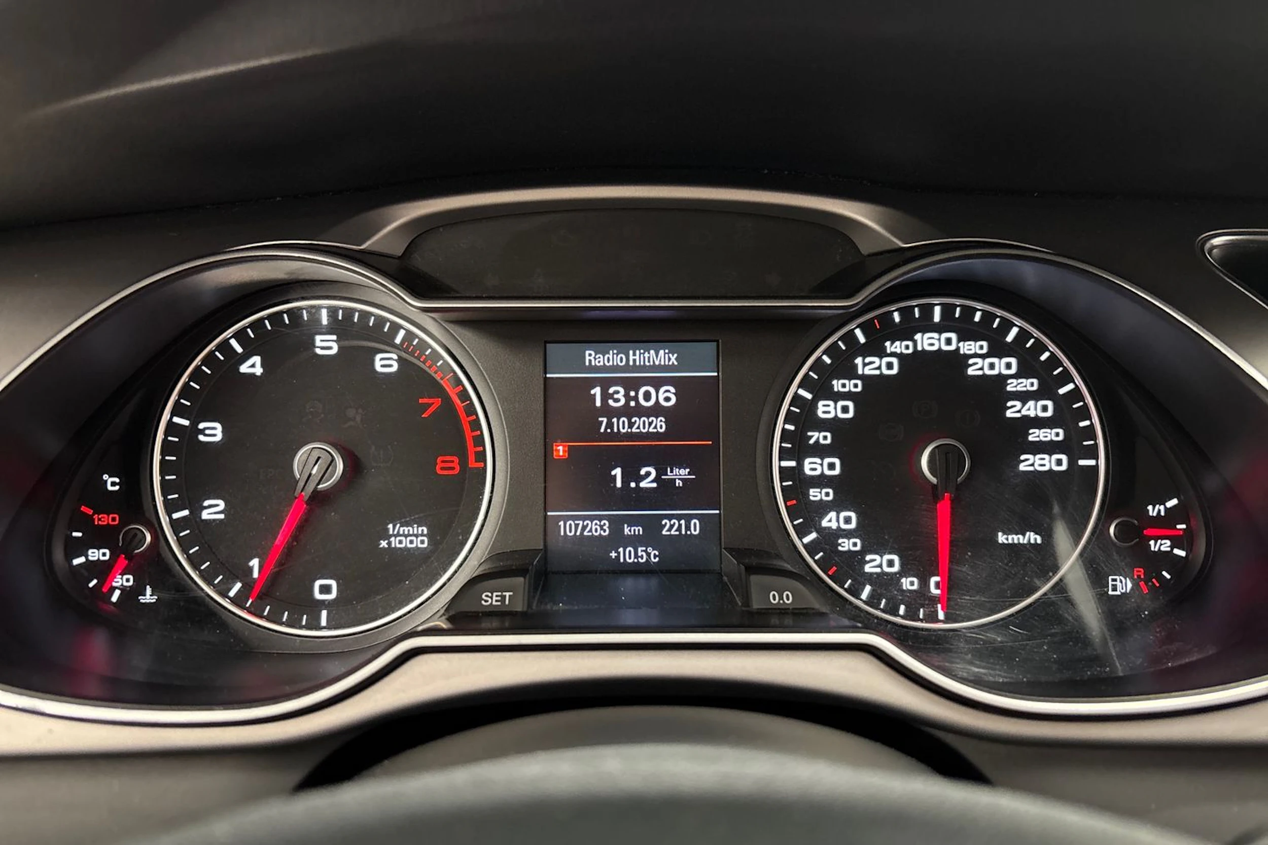 punainen Audi A4 2013 kuva 11.