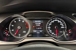 punainen Audi A4 2013 kuva 11.