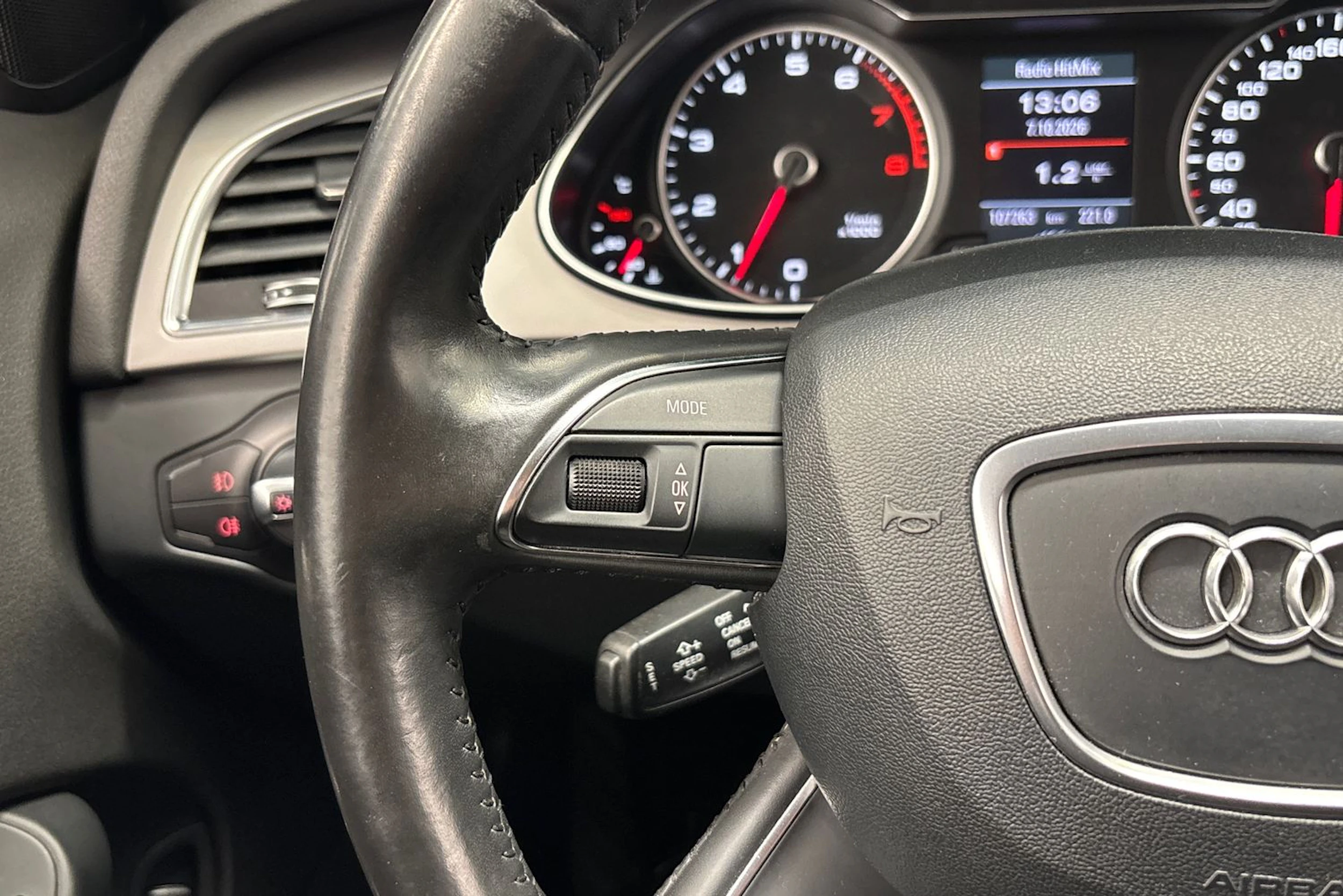 punainen Audi A4 2013 kuva 12.