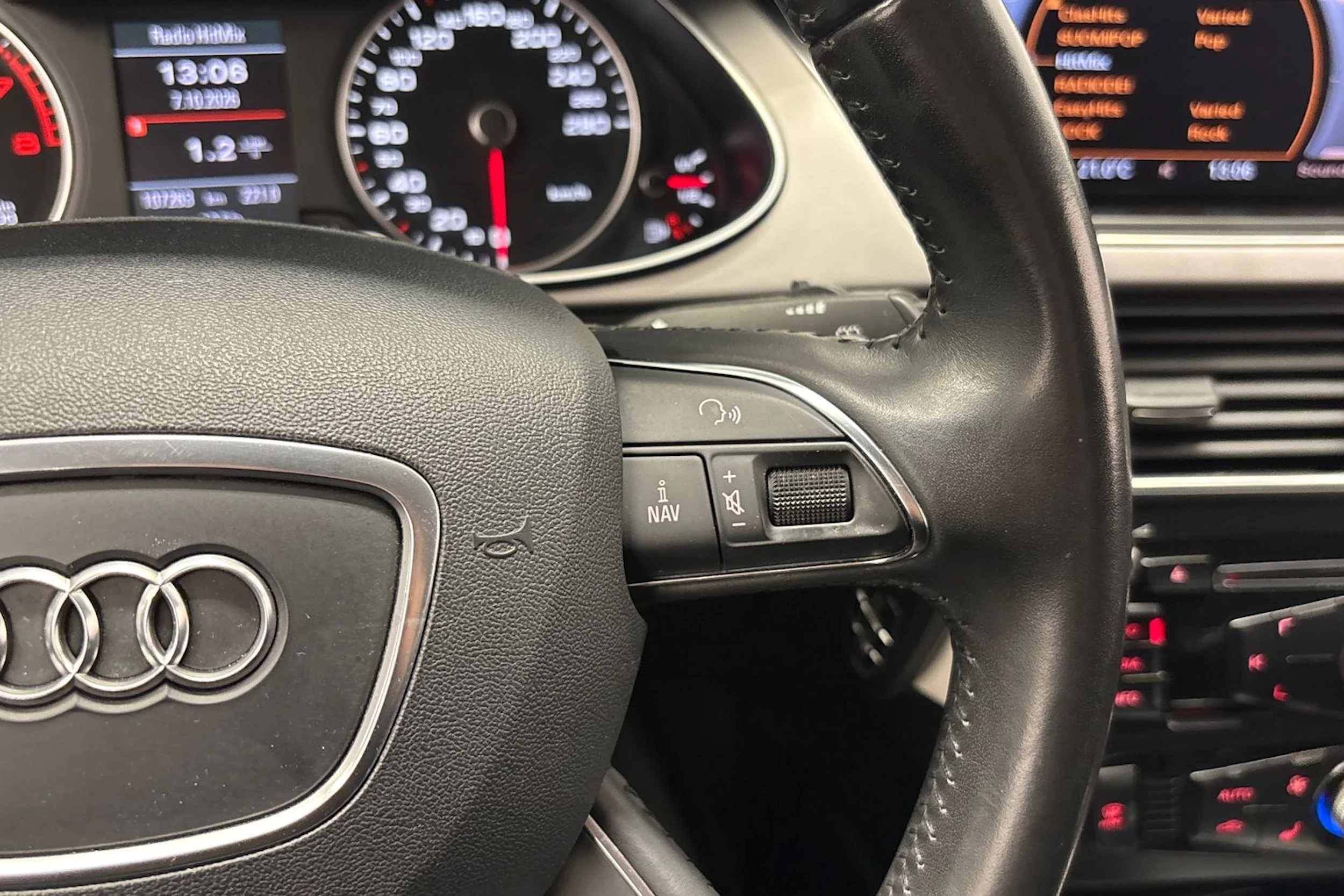 punainen Audi A4 2013 kuva 13.