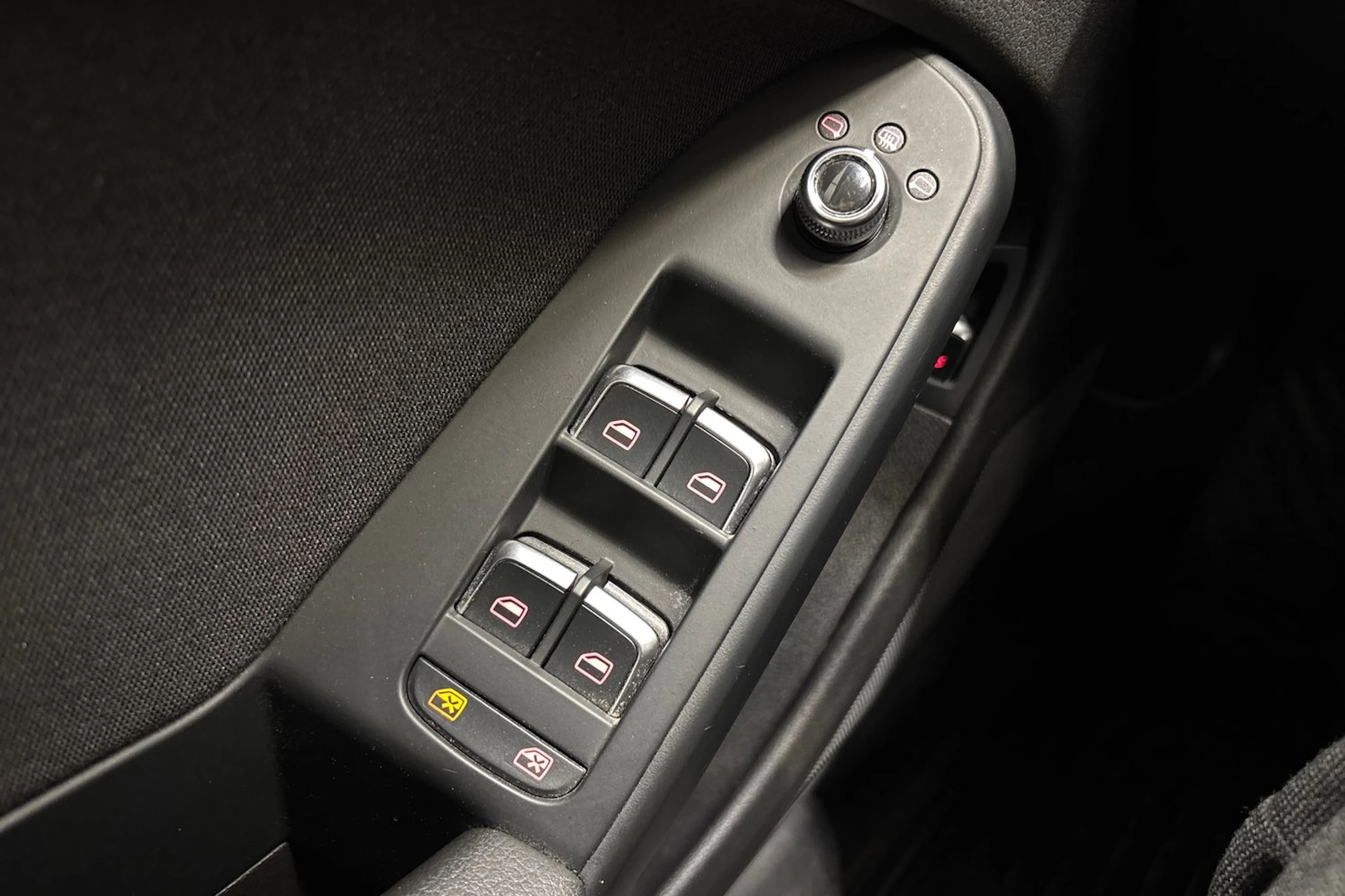 punainen Audi A4 2013 kuva 16.