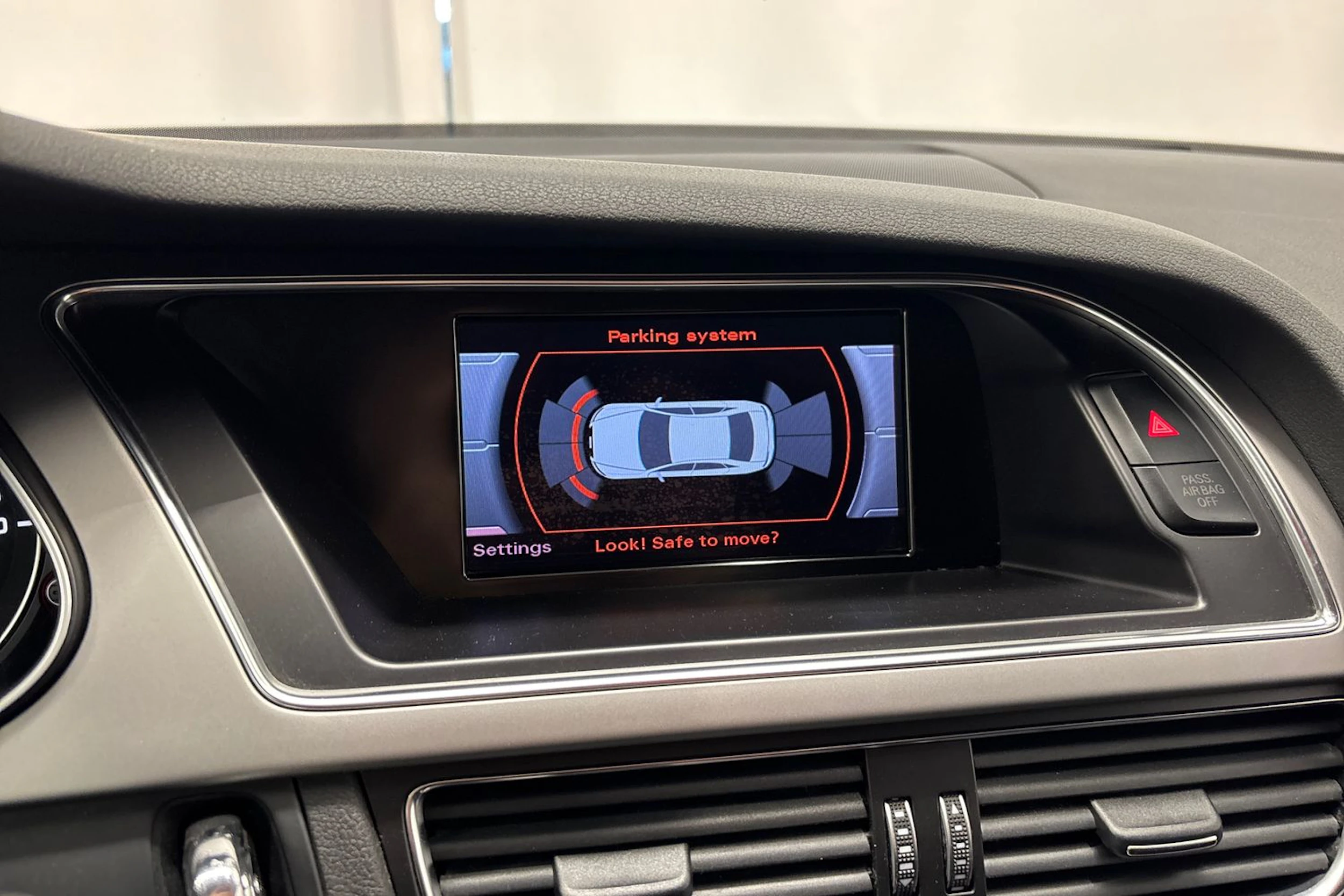 punainen Audi A4 2013 kuva 18.