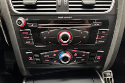 punainen Audi A4 2013 kuva 19.
