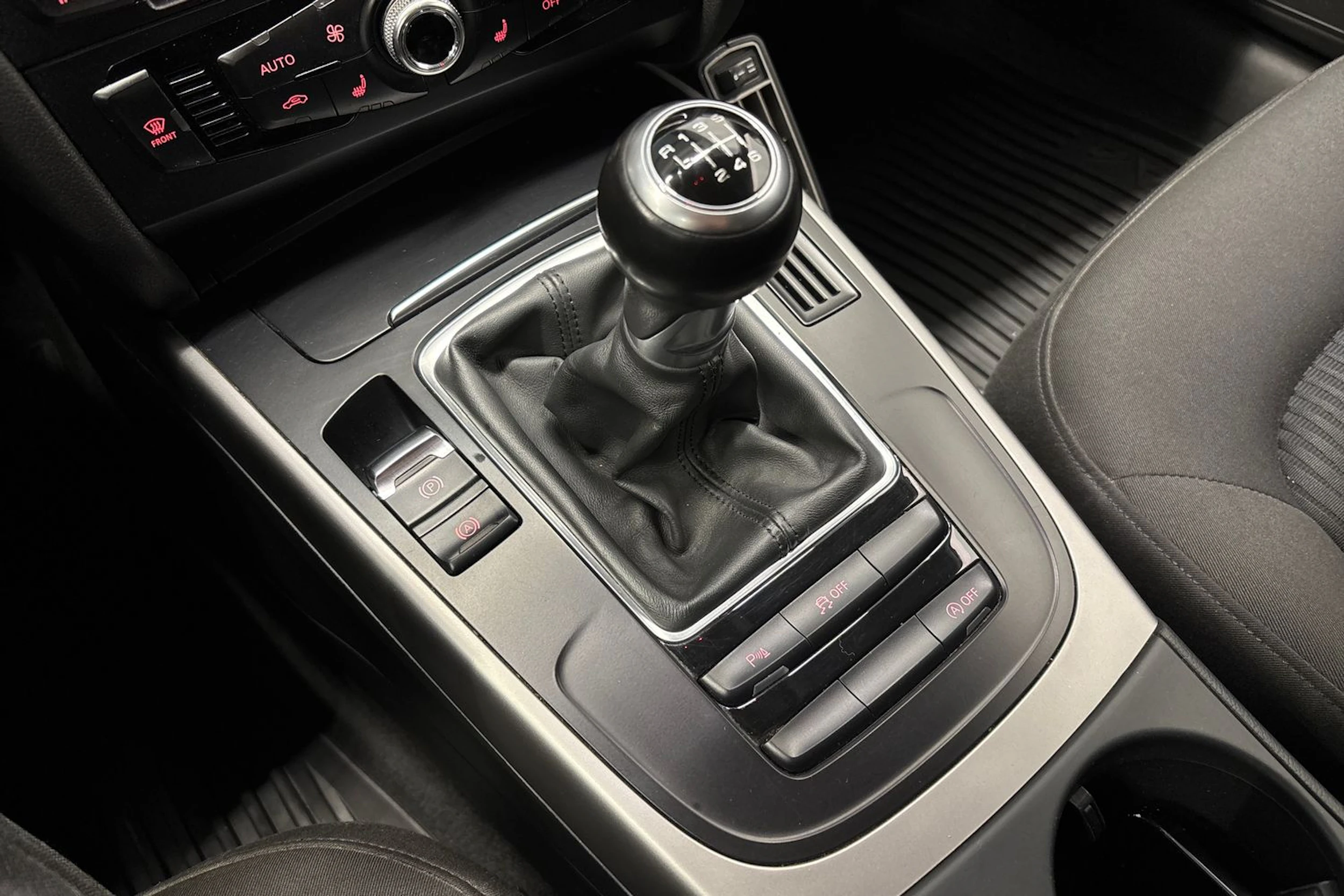 punainen Audi A4 2013 kuva 20.