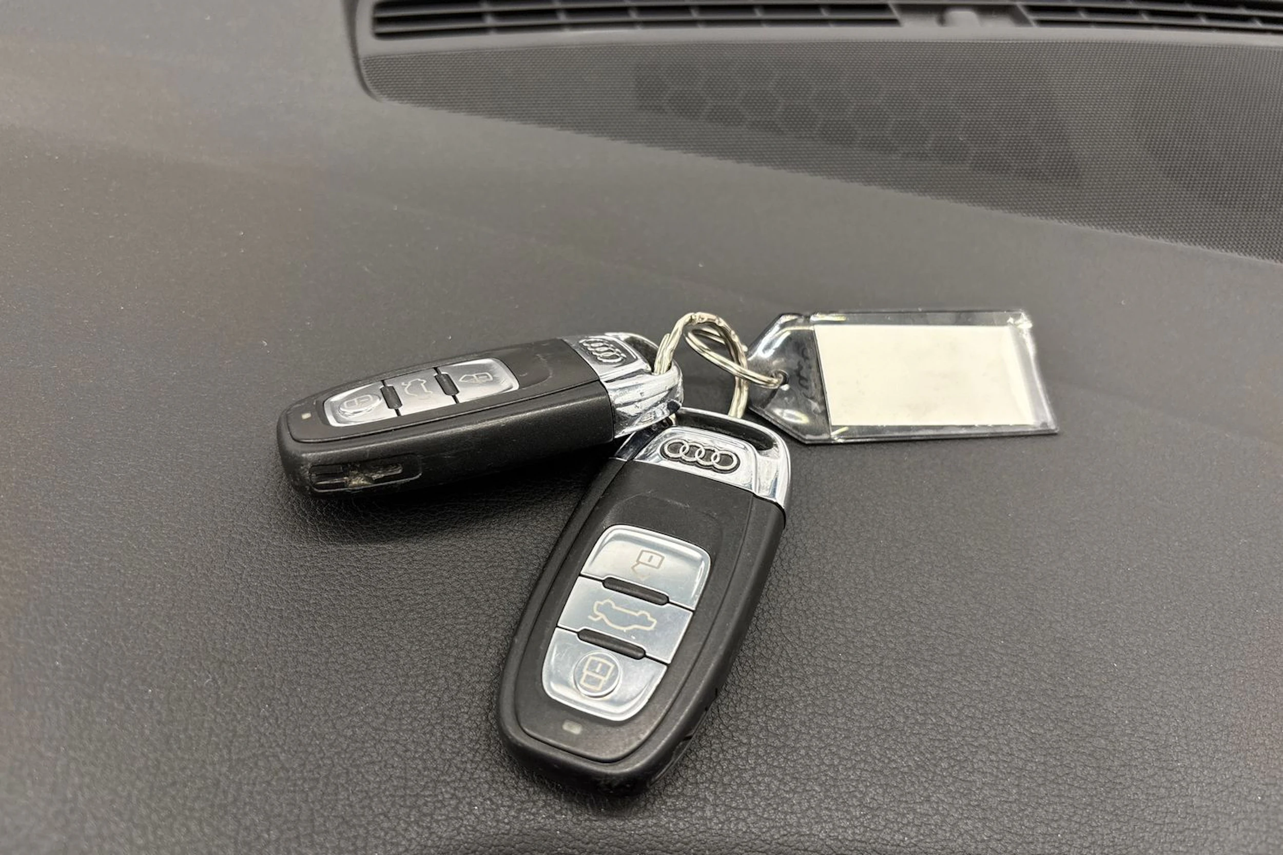 punainen Audi A4 2013 kuva 22.