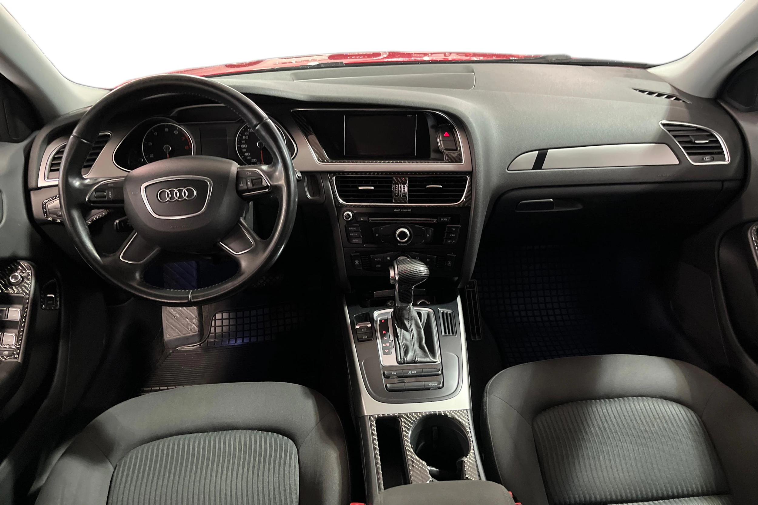 punainen Audi A4 2013 kuva 9.