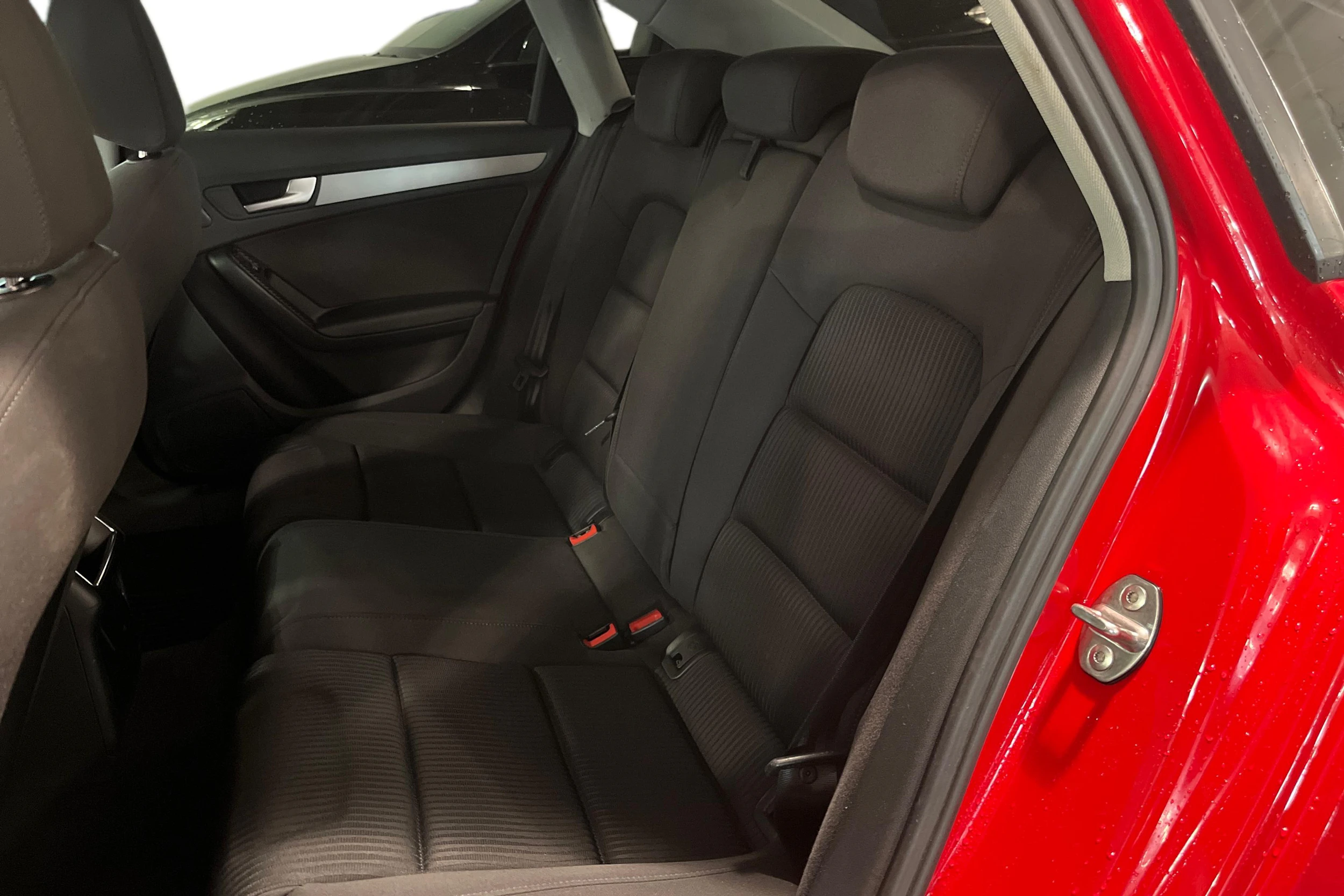 punainen Audi A4 2013 kuva 11.