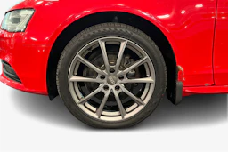 punainen Audi A4 2013 kuva 12.