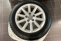 punainen Audi A4 2013 kuva 13.