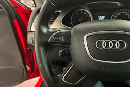 punainen Audi A4 2013 kuva 16.
