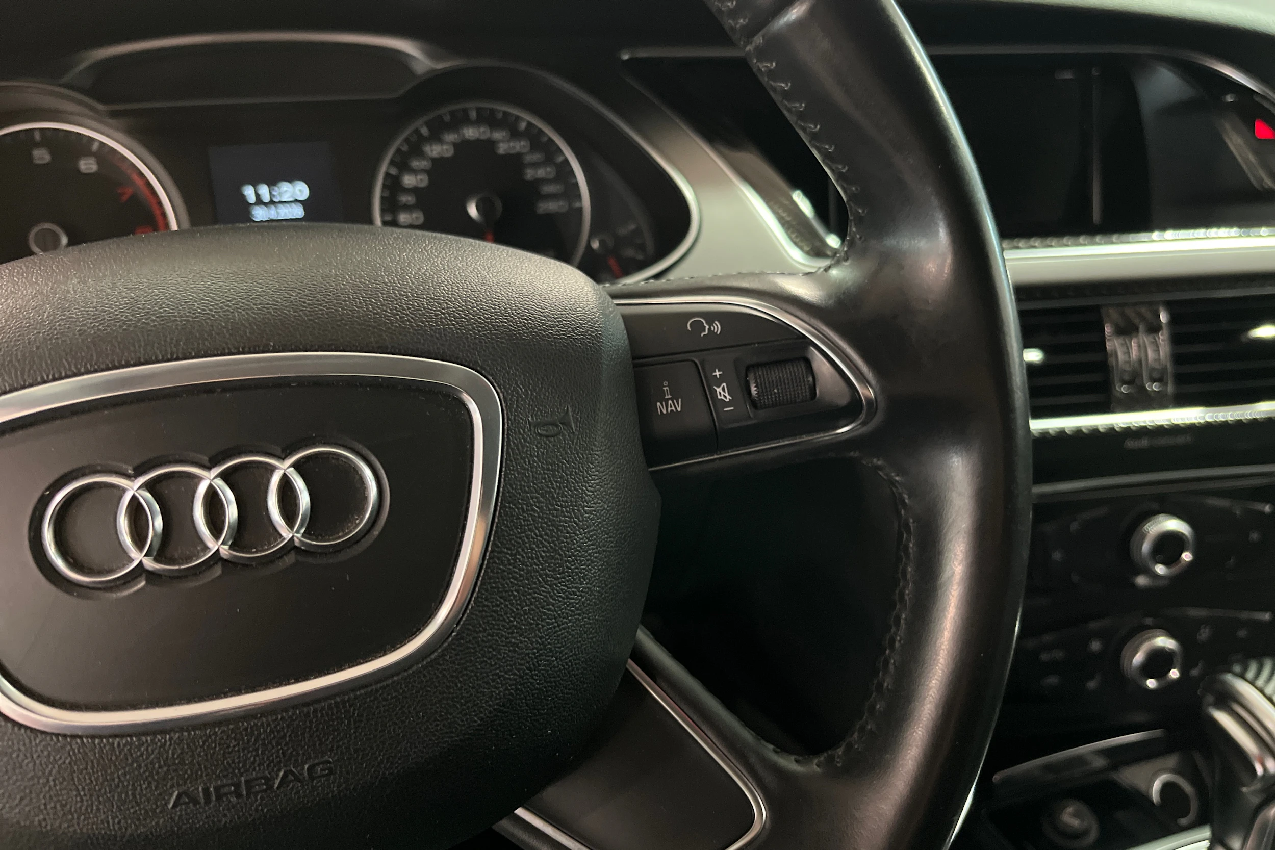 punainen Audi A4 2013 kuva 17.