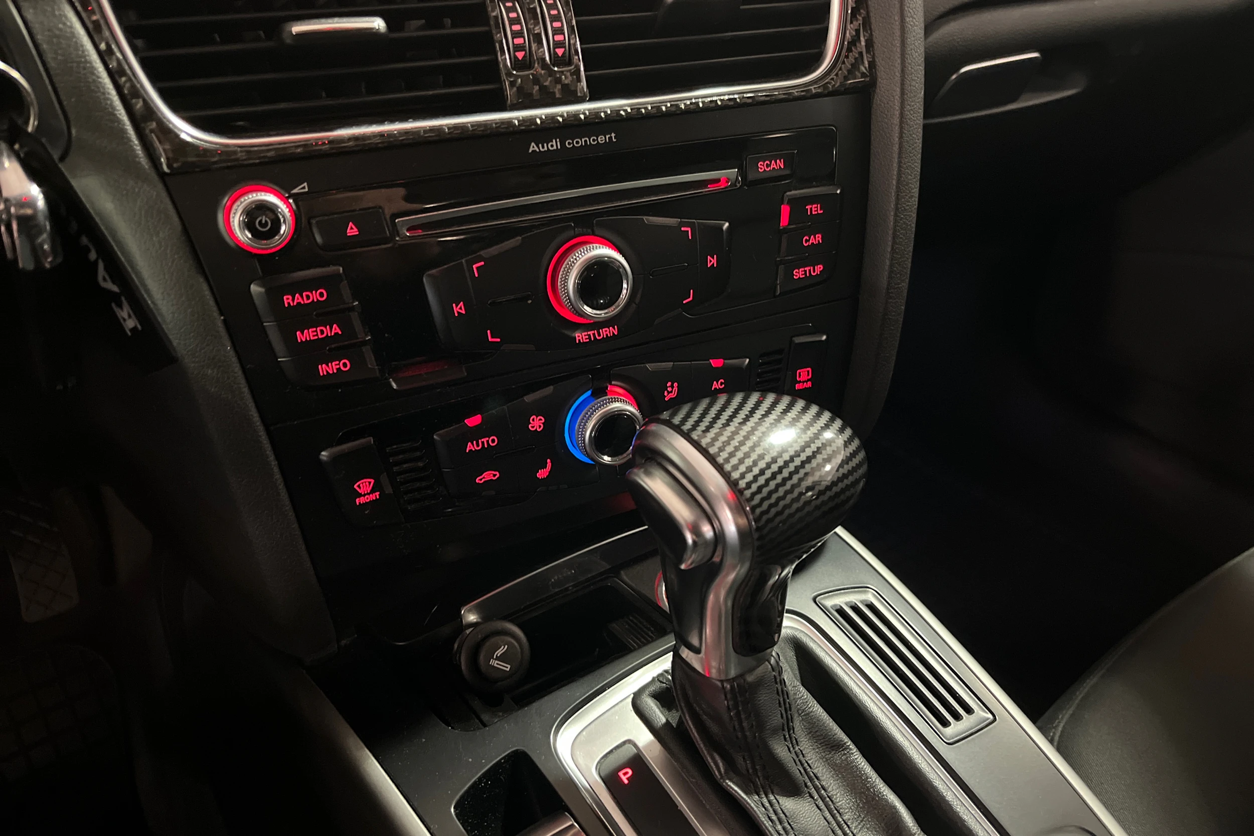 punainen Audi A4 2013 kuva 19.