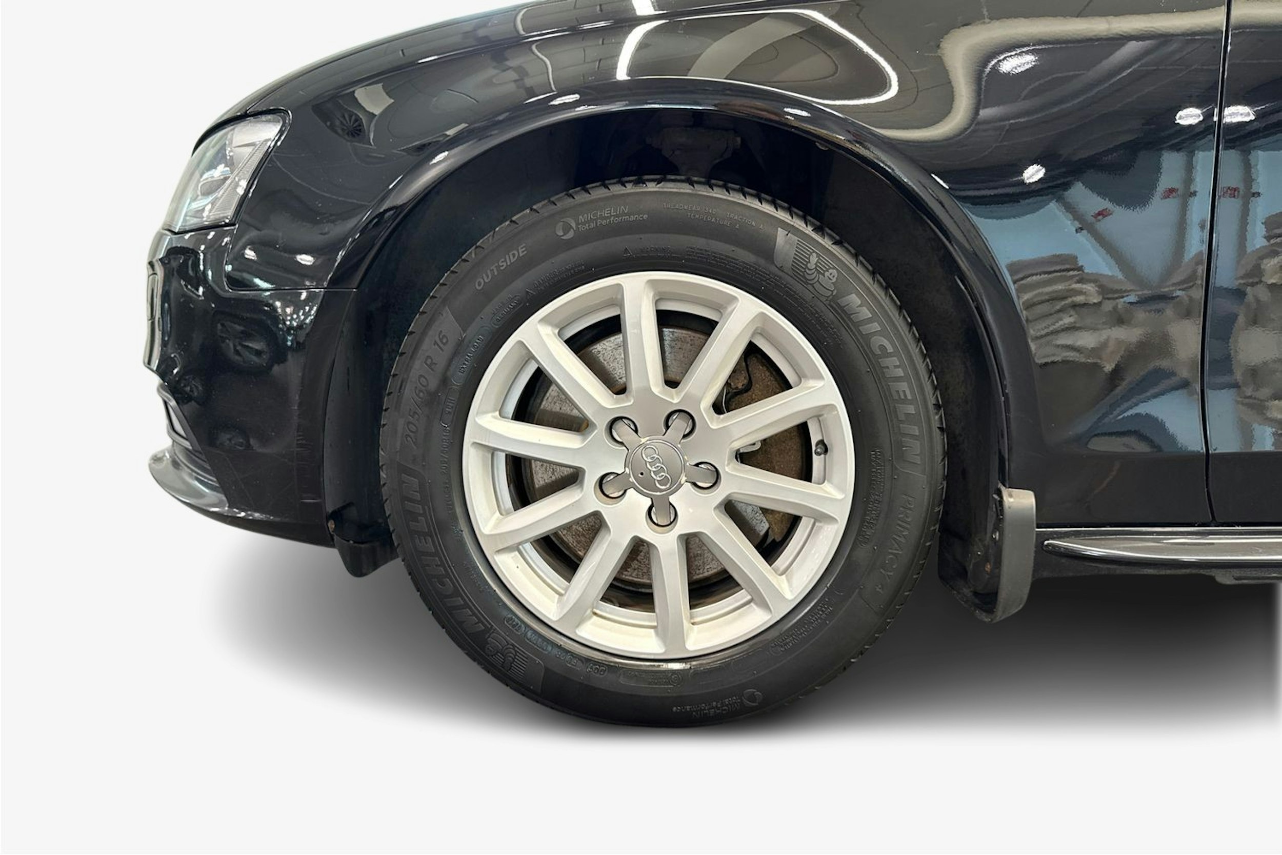 Musta Audi A4 2013 kuva 11.