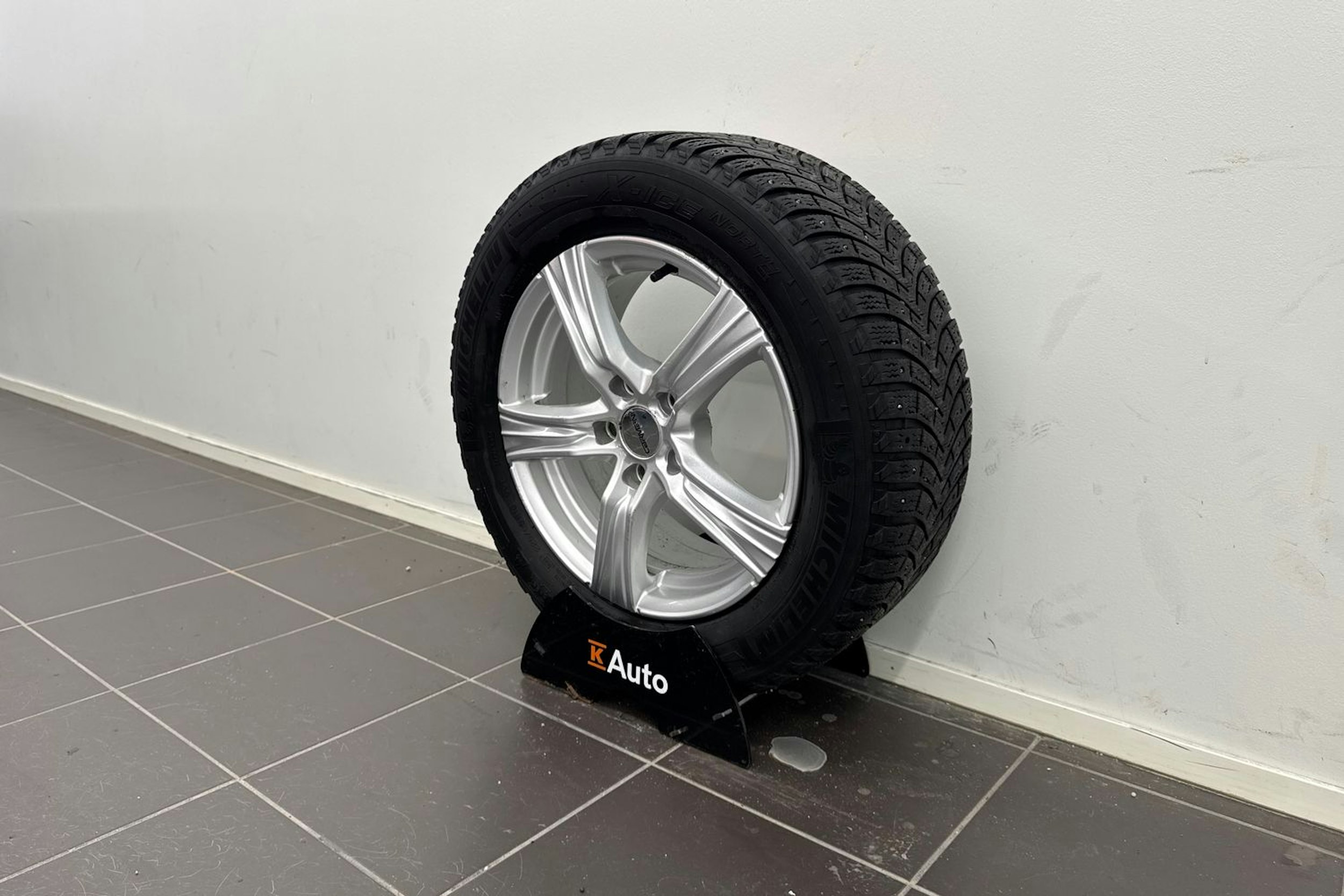 Musta Audi A4 2013 kuva 13.