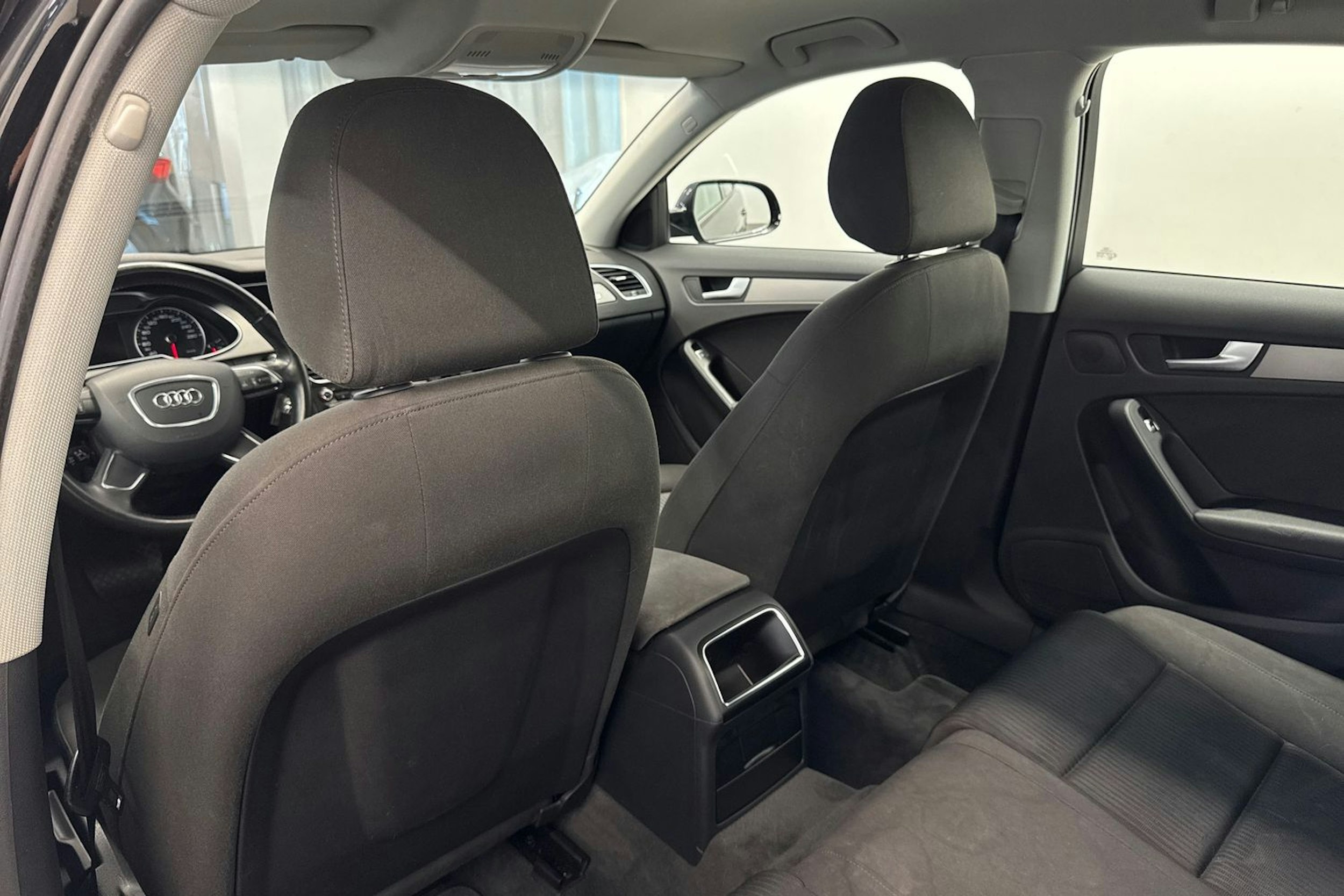 Musta Audi A4 2013 kuva 14.