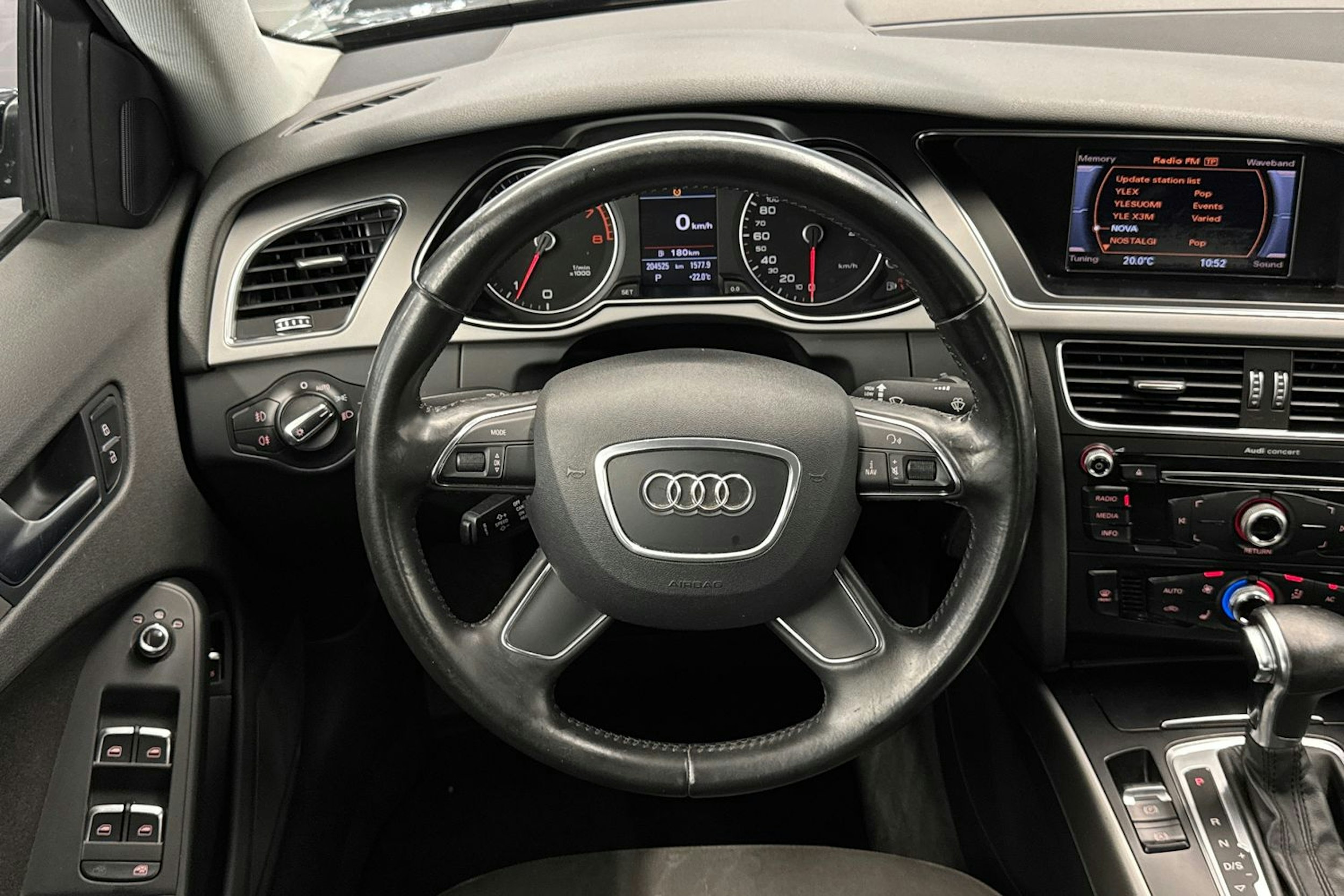 Musta Audi A4 2013 kuva 16.