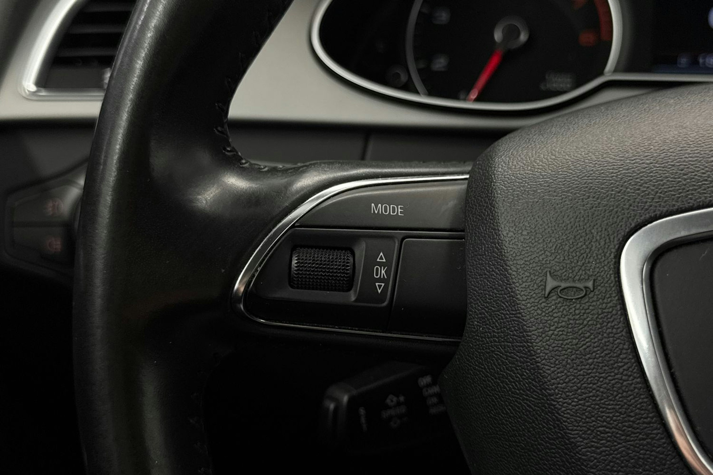 Musta Audi A4 2013 kuva 18.