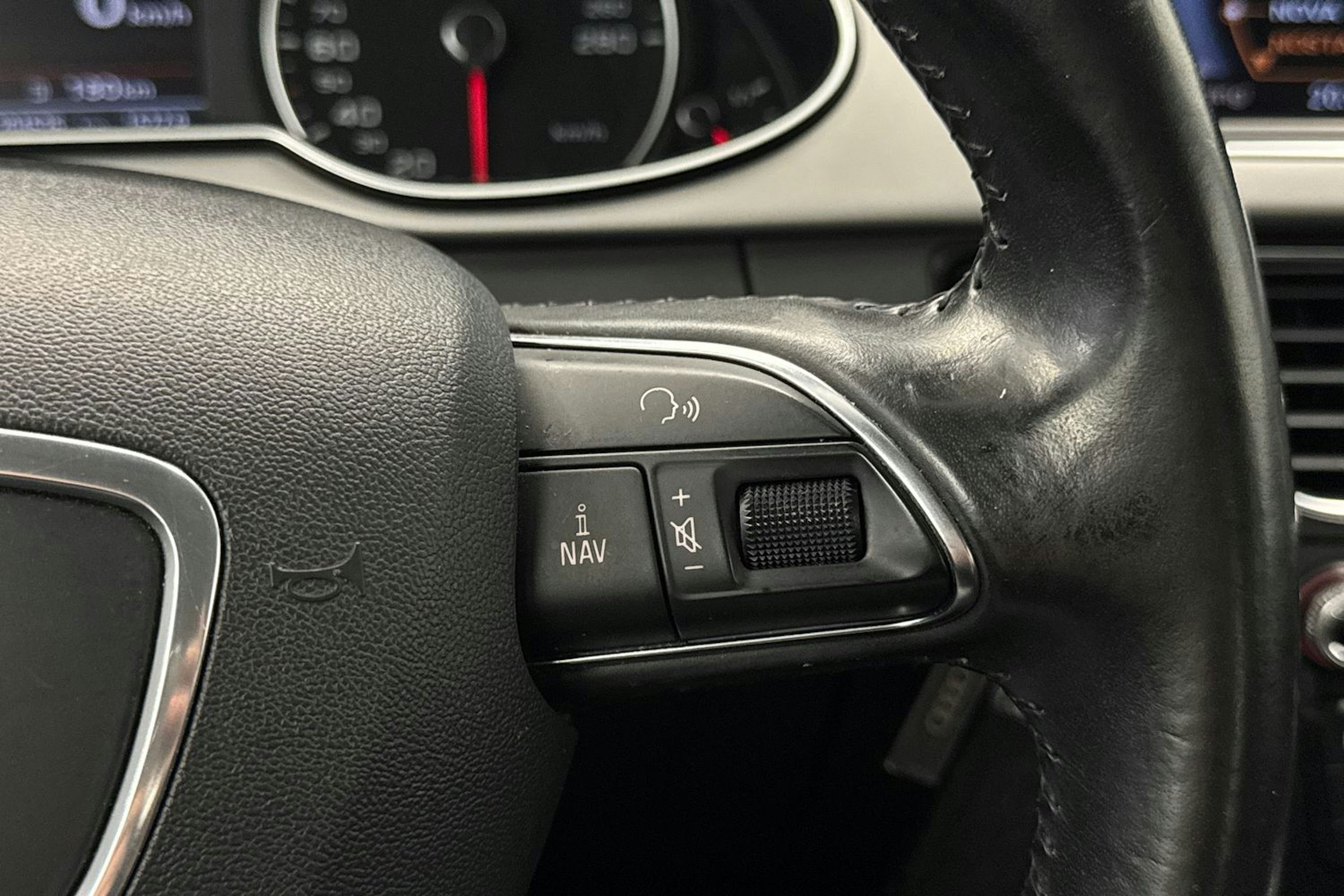 Musta Audi A4 2013 kuva 19.