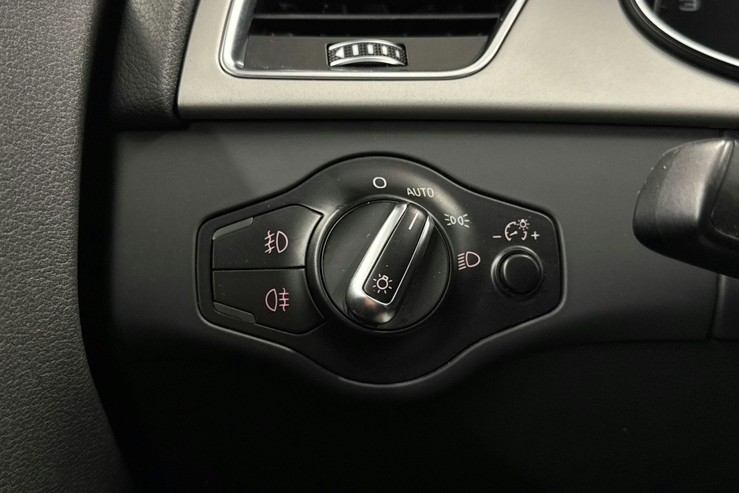 Musta Audi A4 2013 kuva 20.