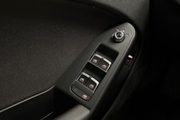 Musta Audi A4 2013 kuva 21.
