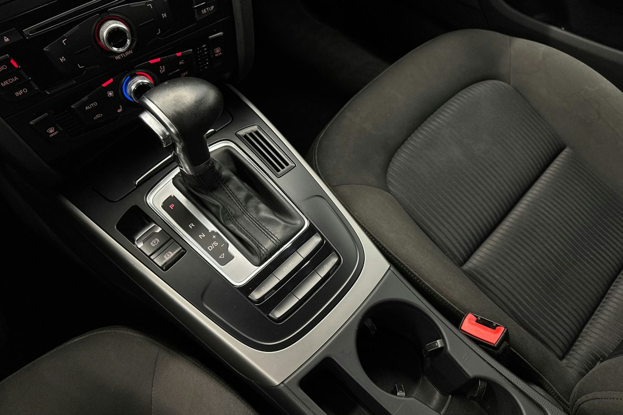 Musta Audi A4 2013 kuva 22.
