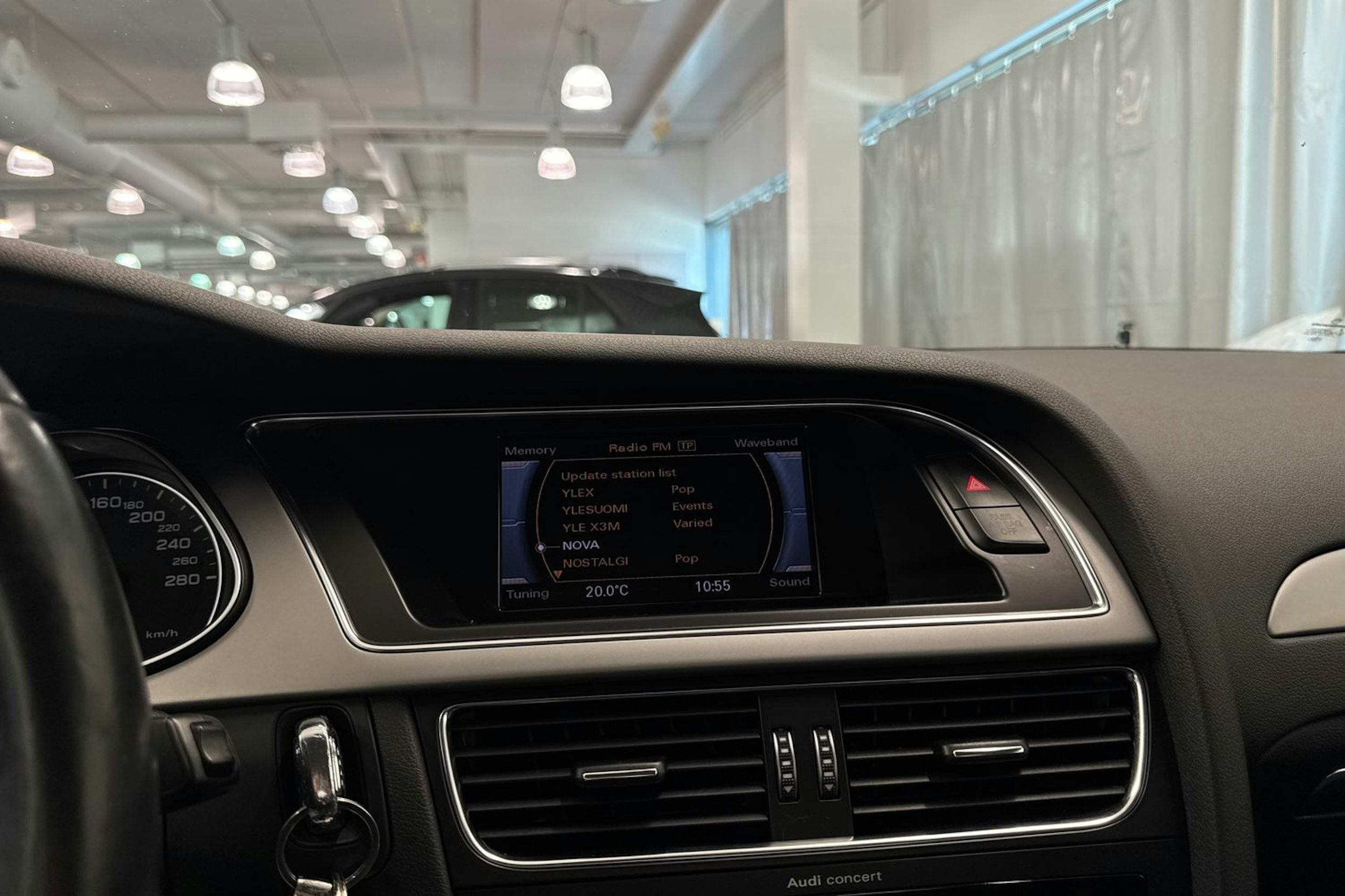 Musta Audi A4 2013 kuva 24.