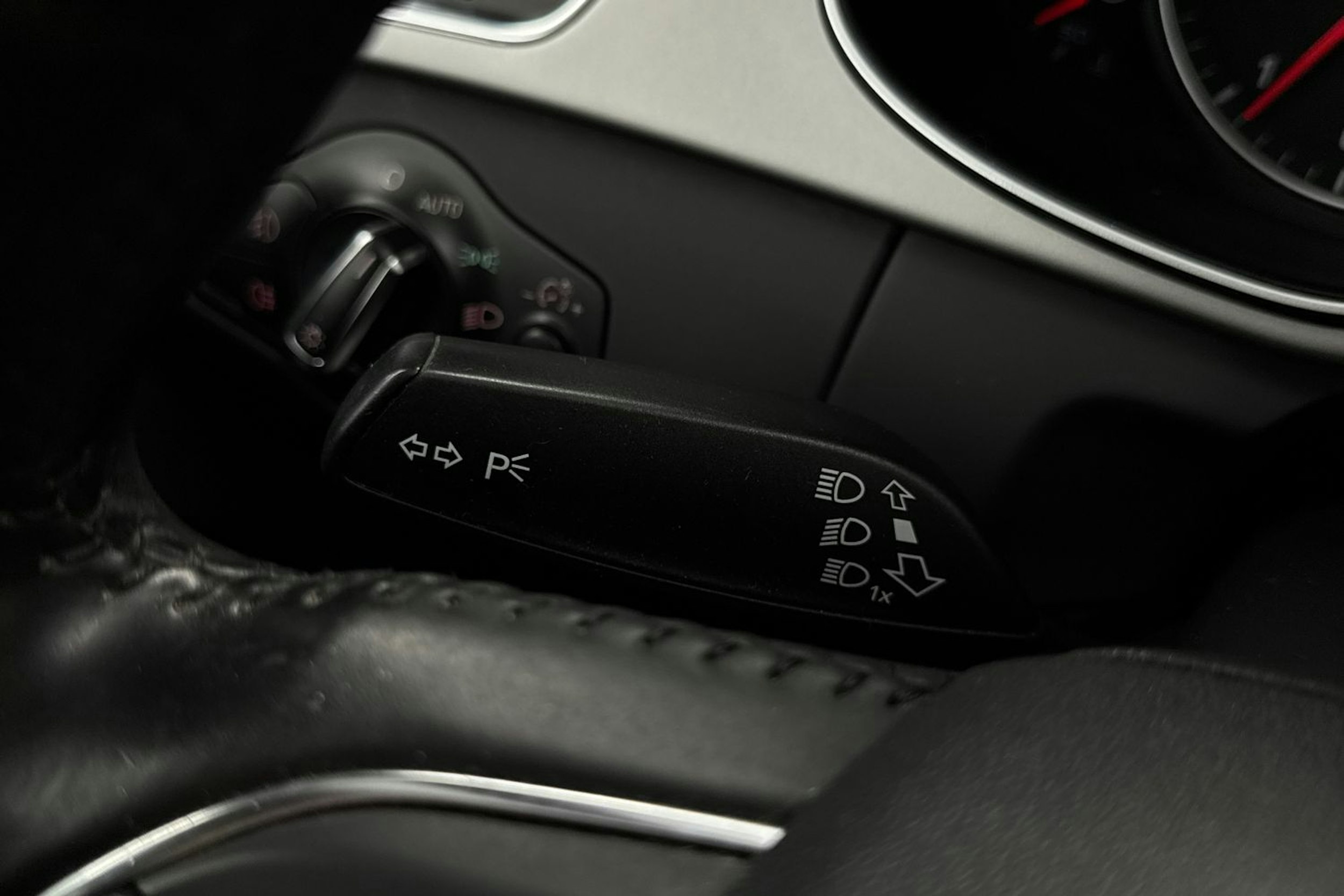 Musta Audi A4 2013 kuva 27.