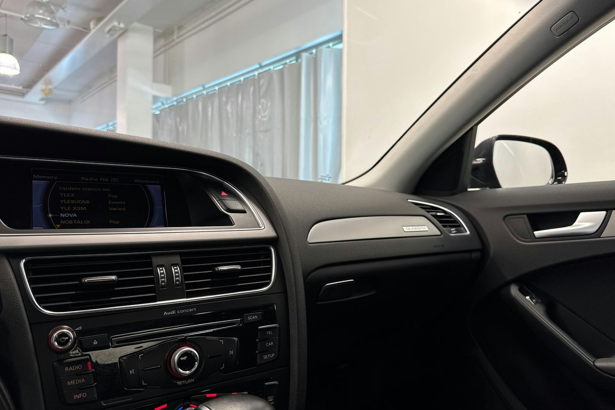 Musta Audi A4 2013 kuva 29.