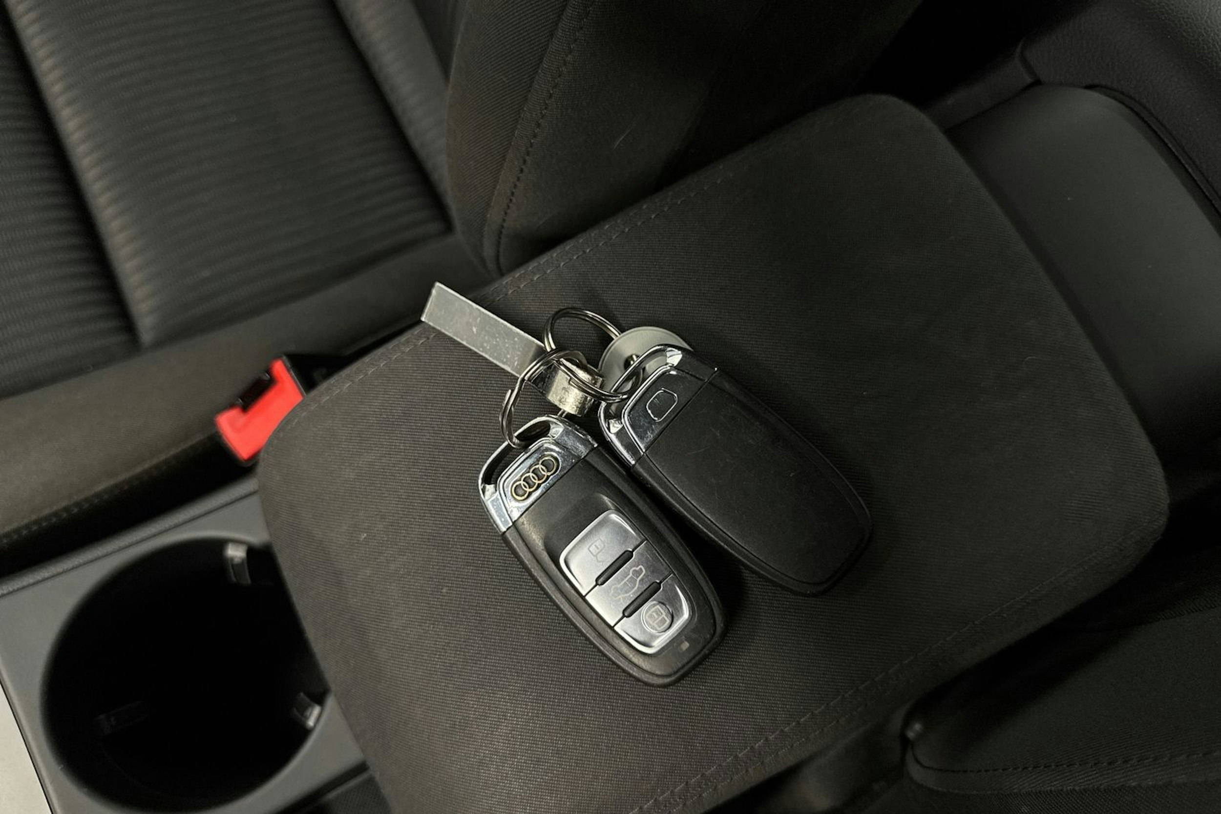 Musta Audi A4 2013 kuva 31.