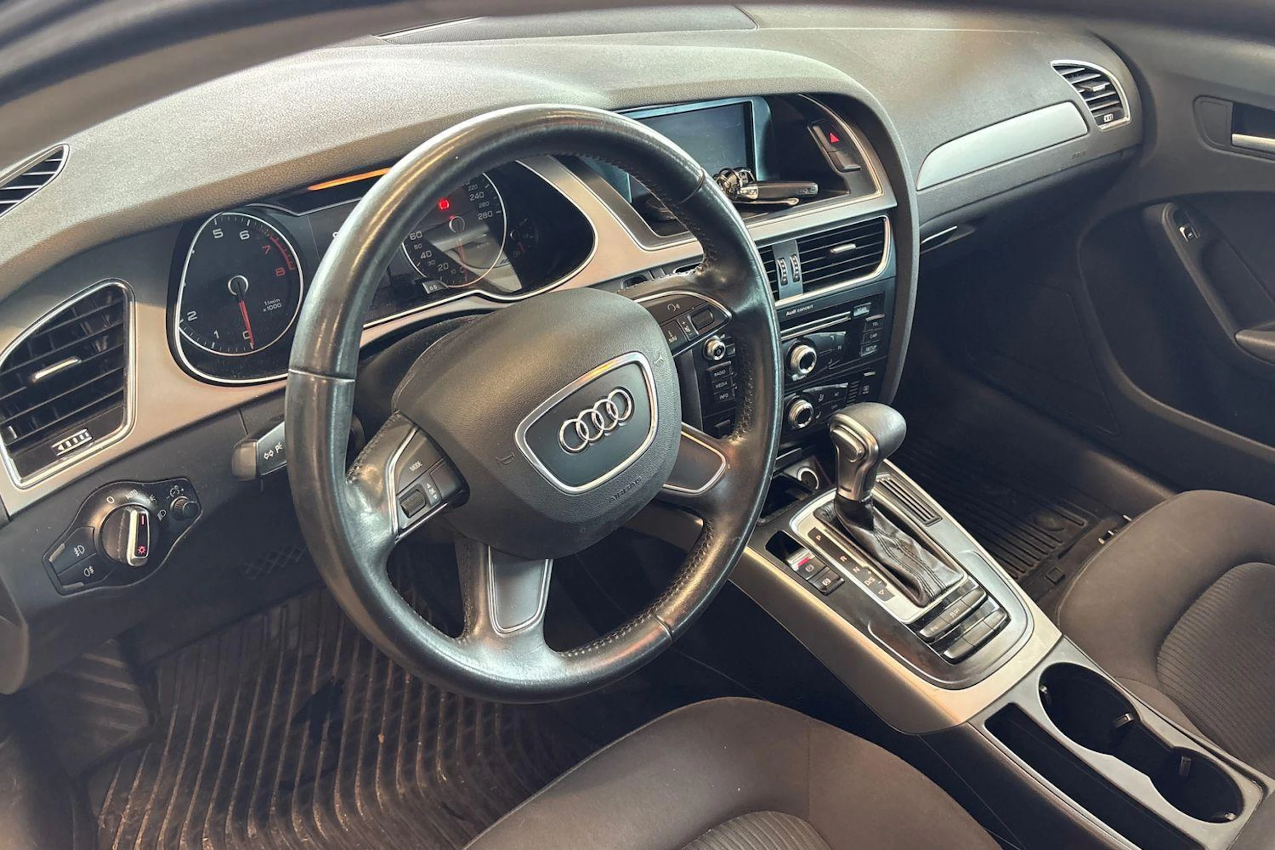 harmaa Audi A4 2013 kuva 3.