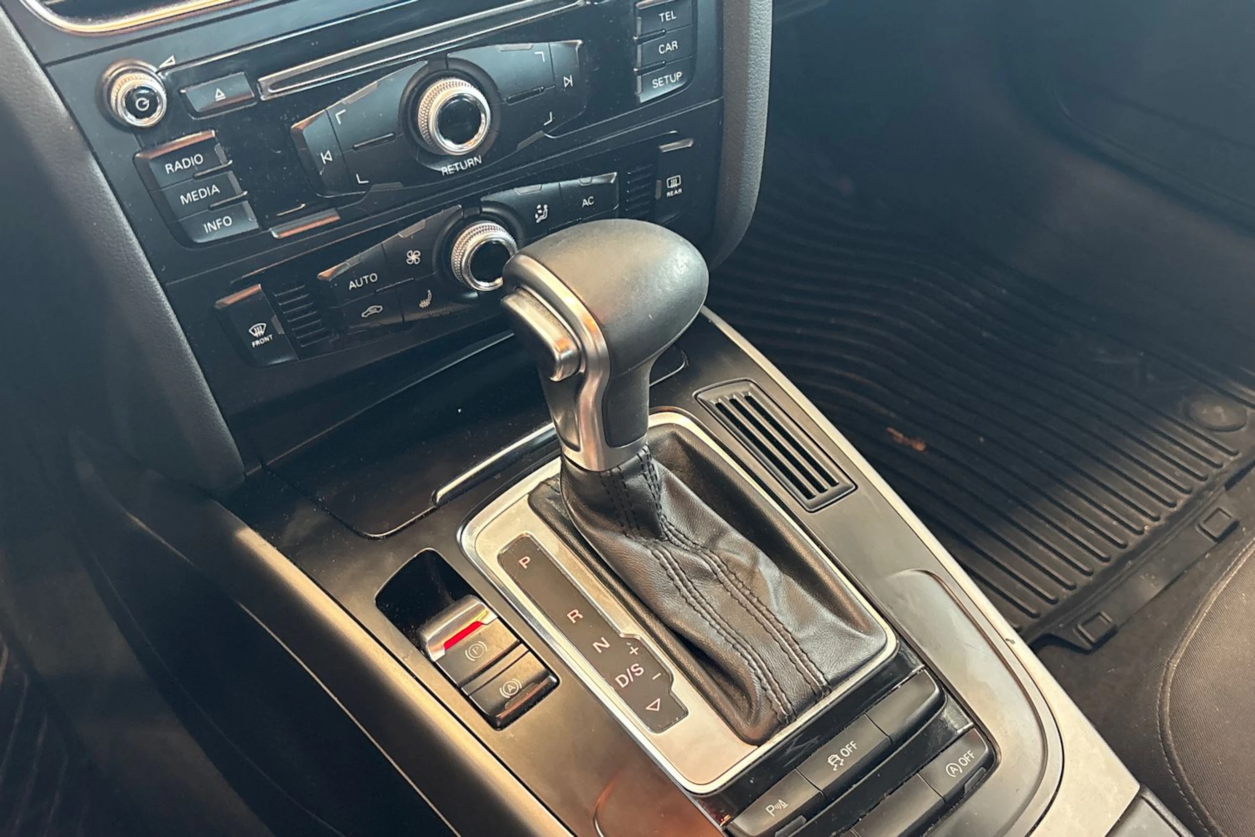 harmaa Audi A4 2013 kuva 5.