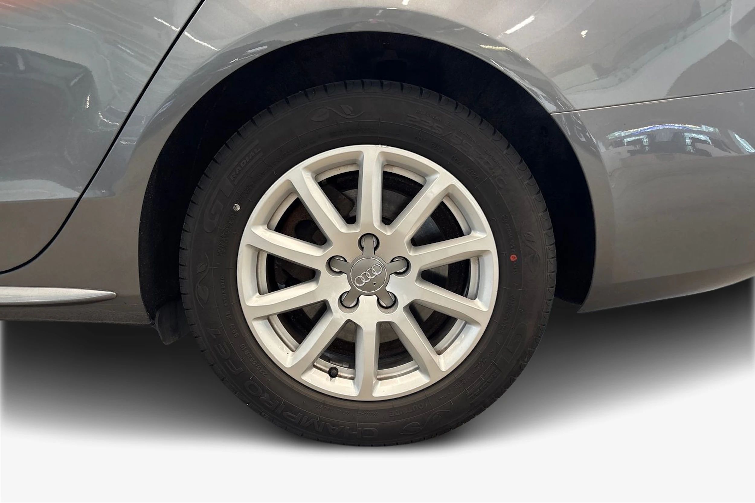 harmaa Audi A4 2013 kuva 9.