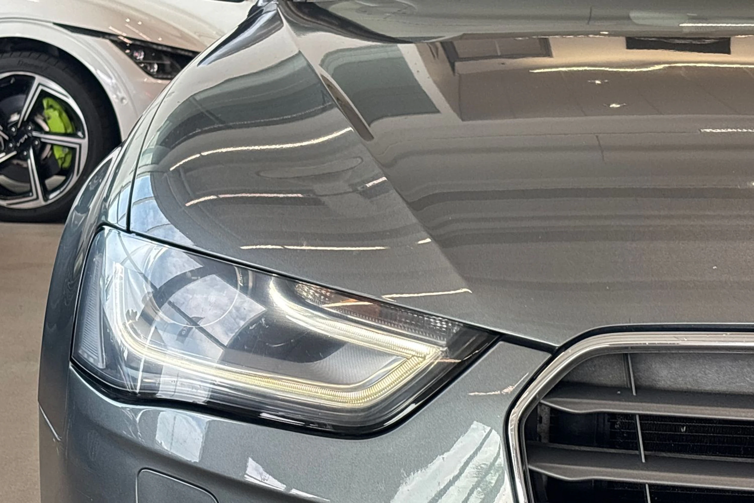 harmaa Audi A4 2013 kuva 12.