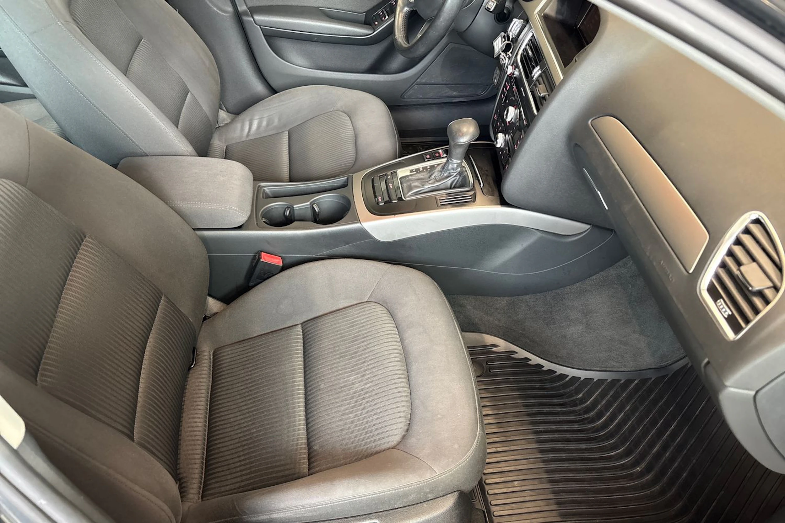 harmaa Audi A4 2013 kuva 27.