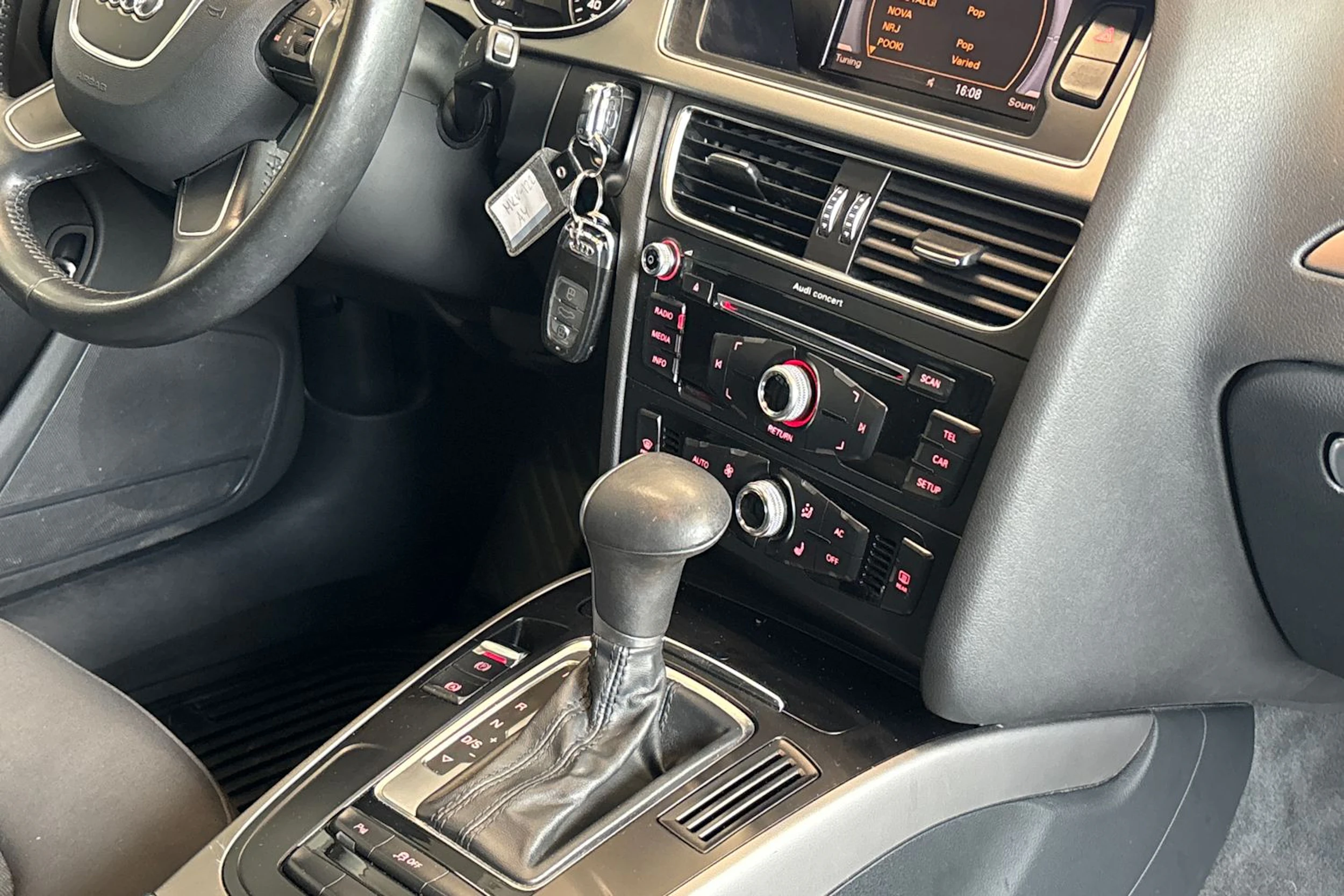 harmaa Audi A4 2013 kuva 28.