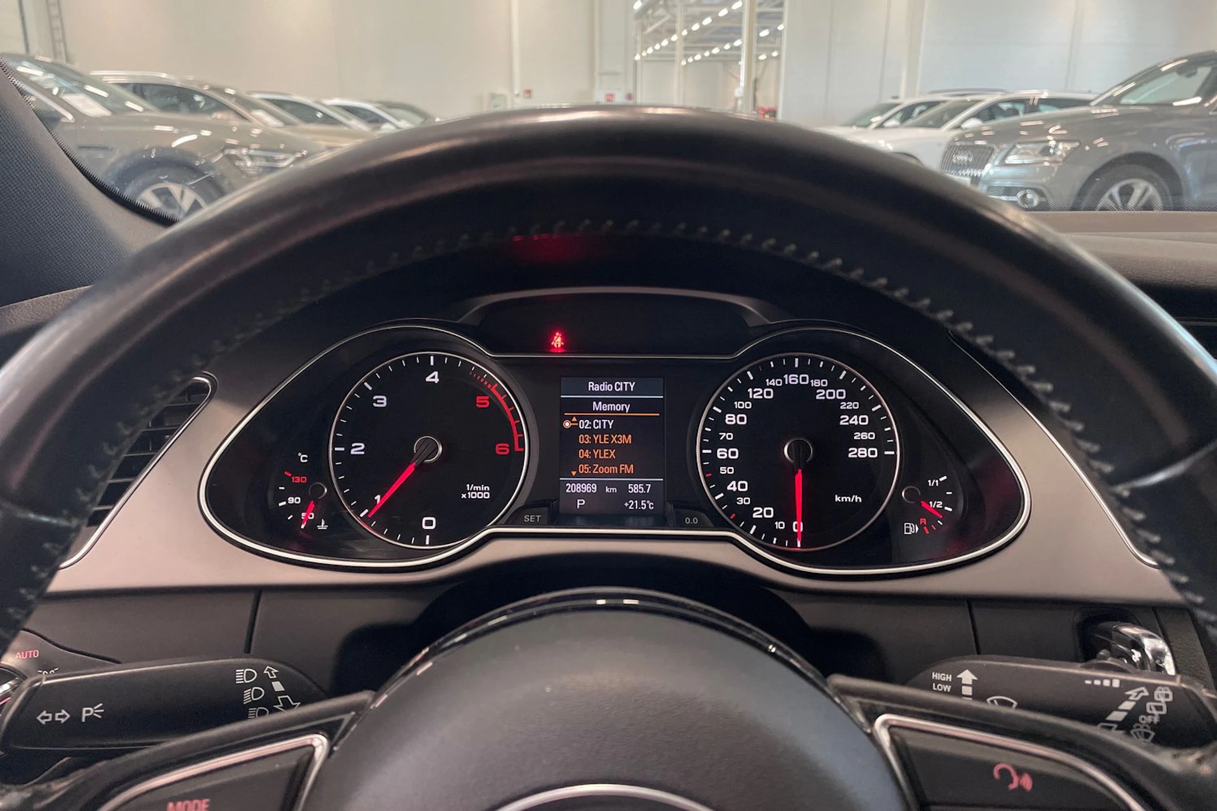 valkoinen Audi A4 2013 kuva 14.